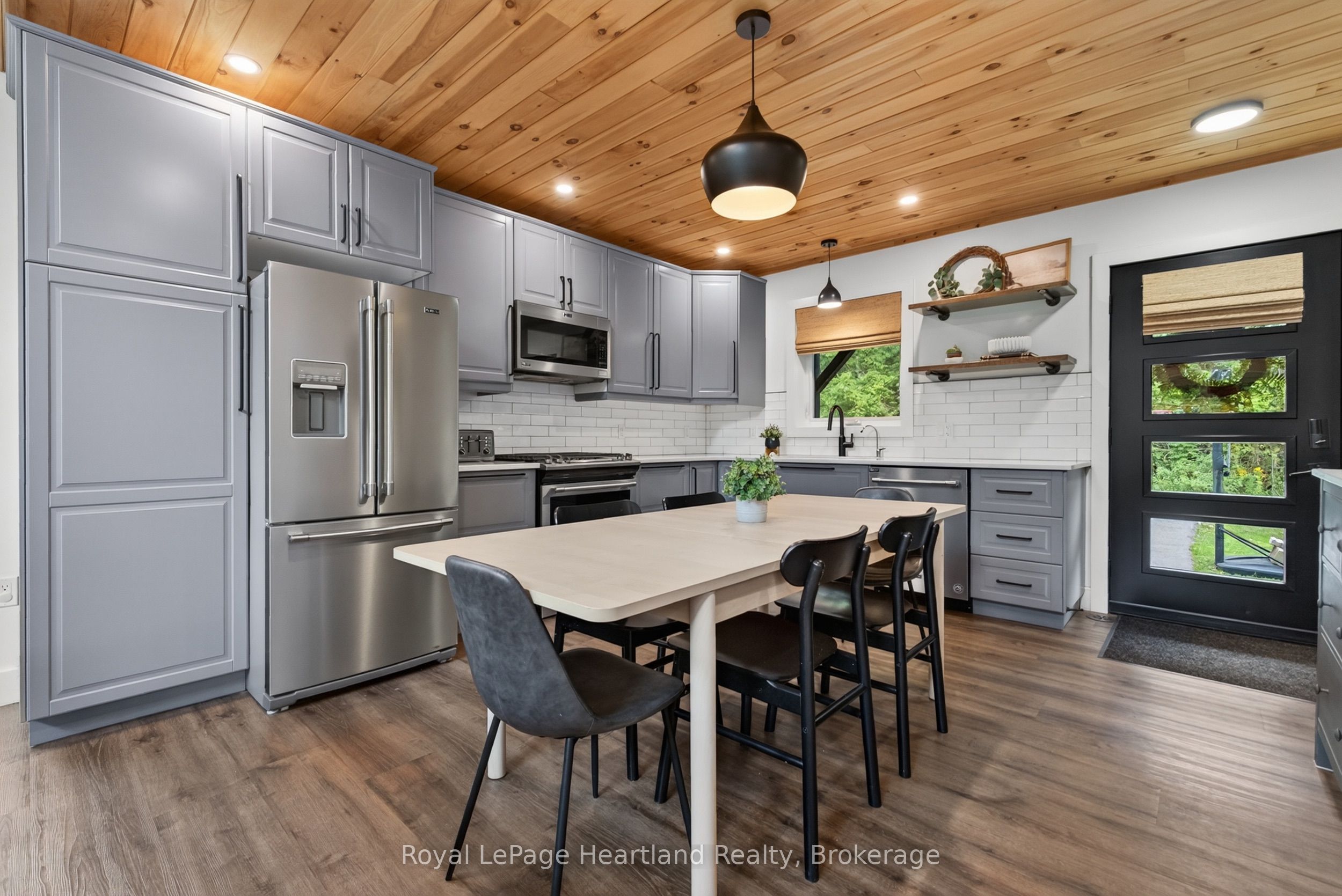 11 Maitland Avenue, Central Huron, ON N7A 3X8 photo 2