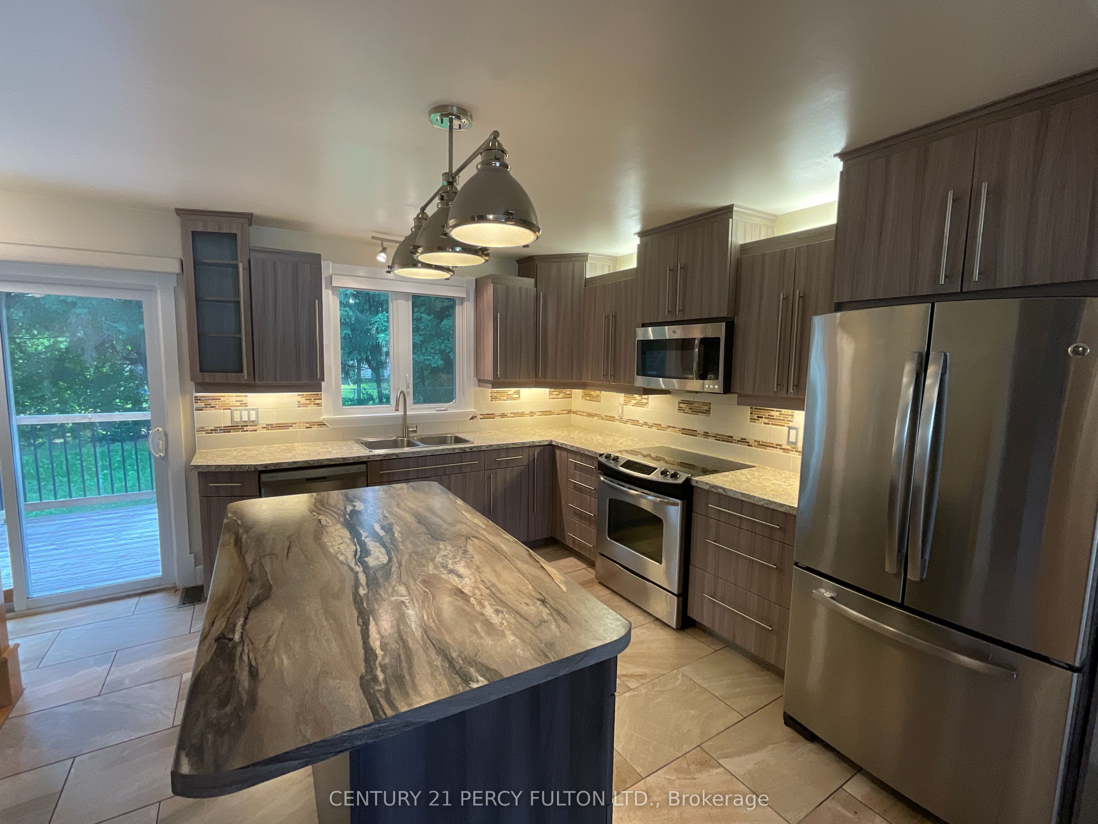 1060 Bourget Avenue, Cyrville - Carson Grove - Pineview, ON K1J 8C2 photo 3
