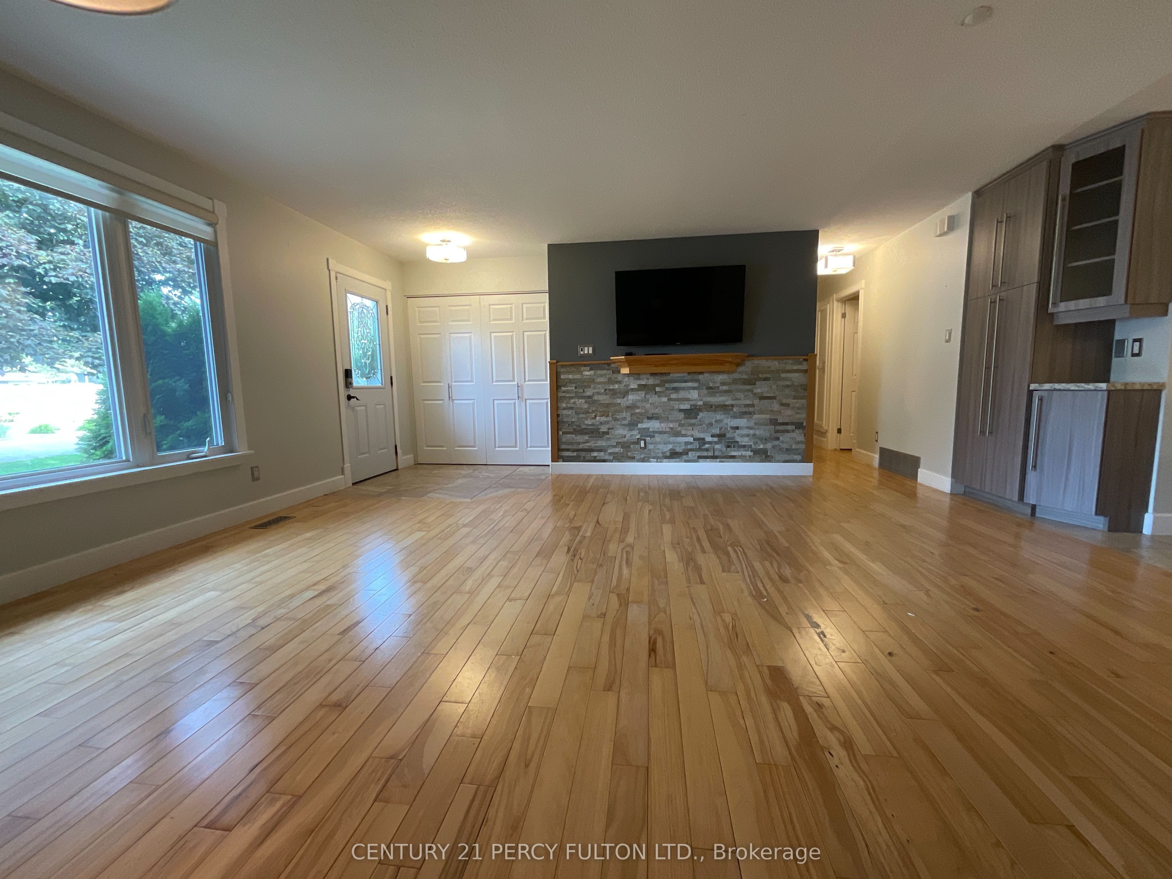 1060 Bourget Avenue, Cyrville - Carson Grove - Pineview, ON K1J 8C2 photo 5