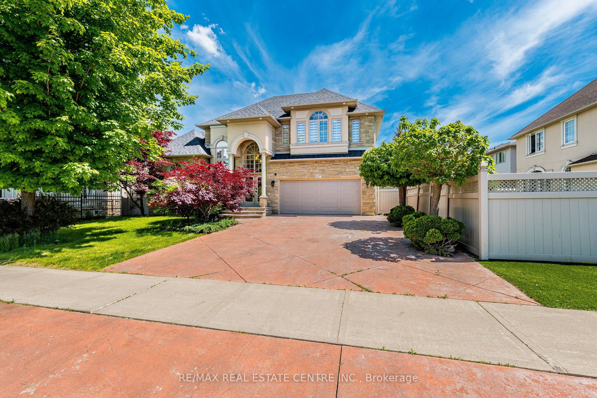 137 Cloverleaf Drive Ancaster, Hamilton, ON L9K 1R6 photo 2