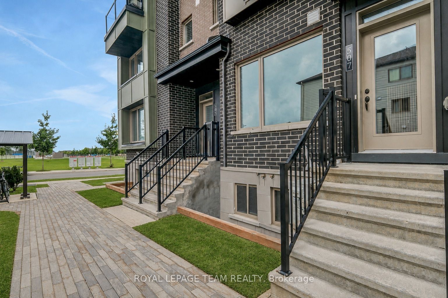 507 Takamose Private, Manor Park - Cardinal Glen and Area, ON K1K 5A5 photo 2