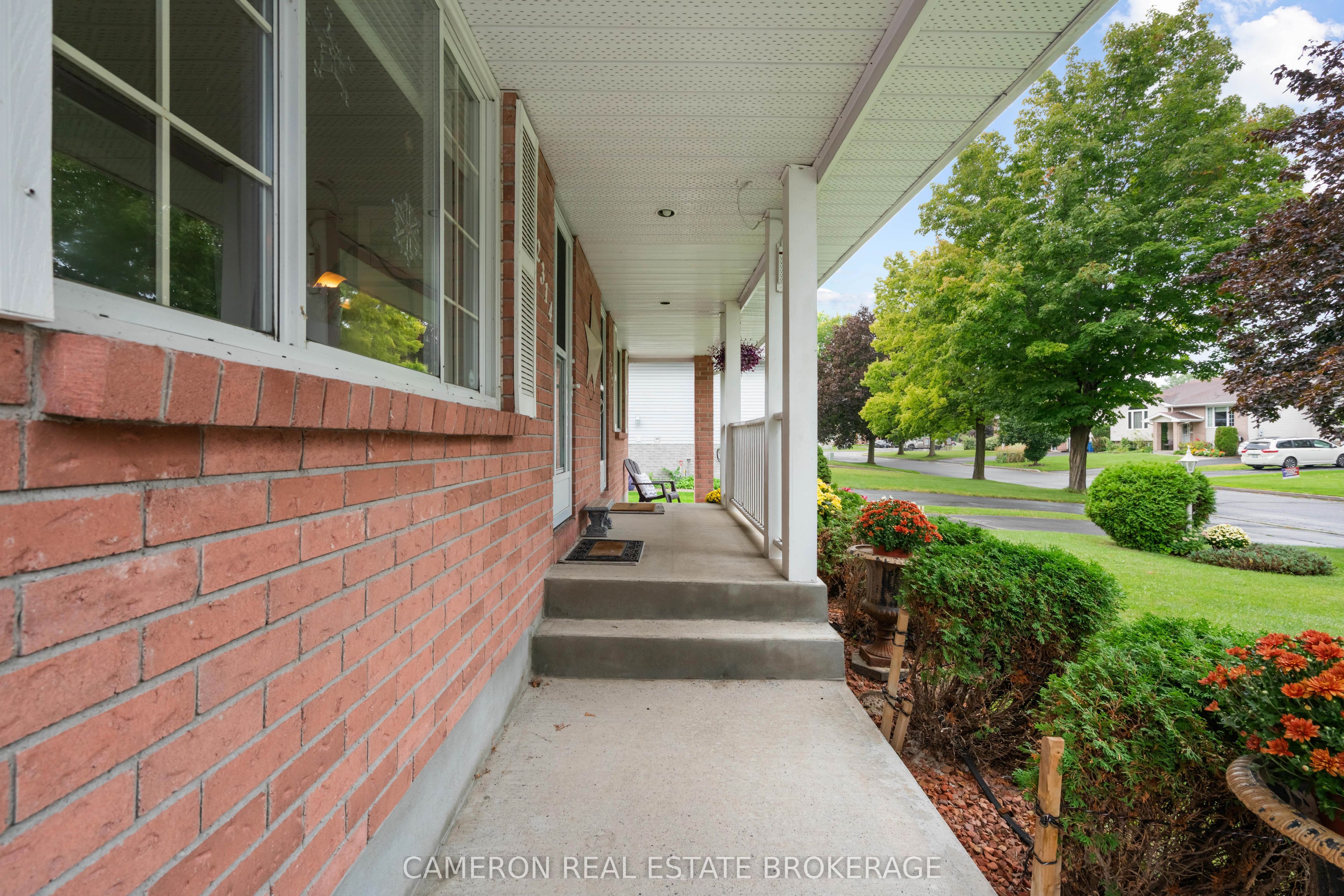 2314 EMILY Crescent, Cornwall, ON K6H 7H5 photo 3