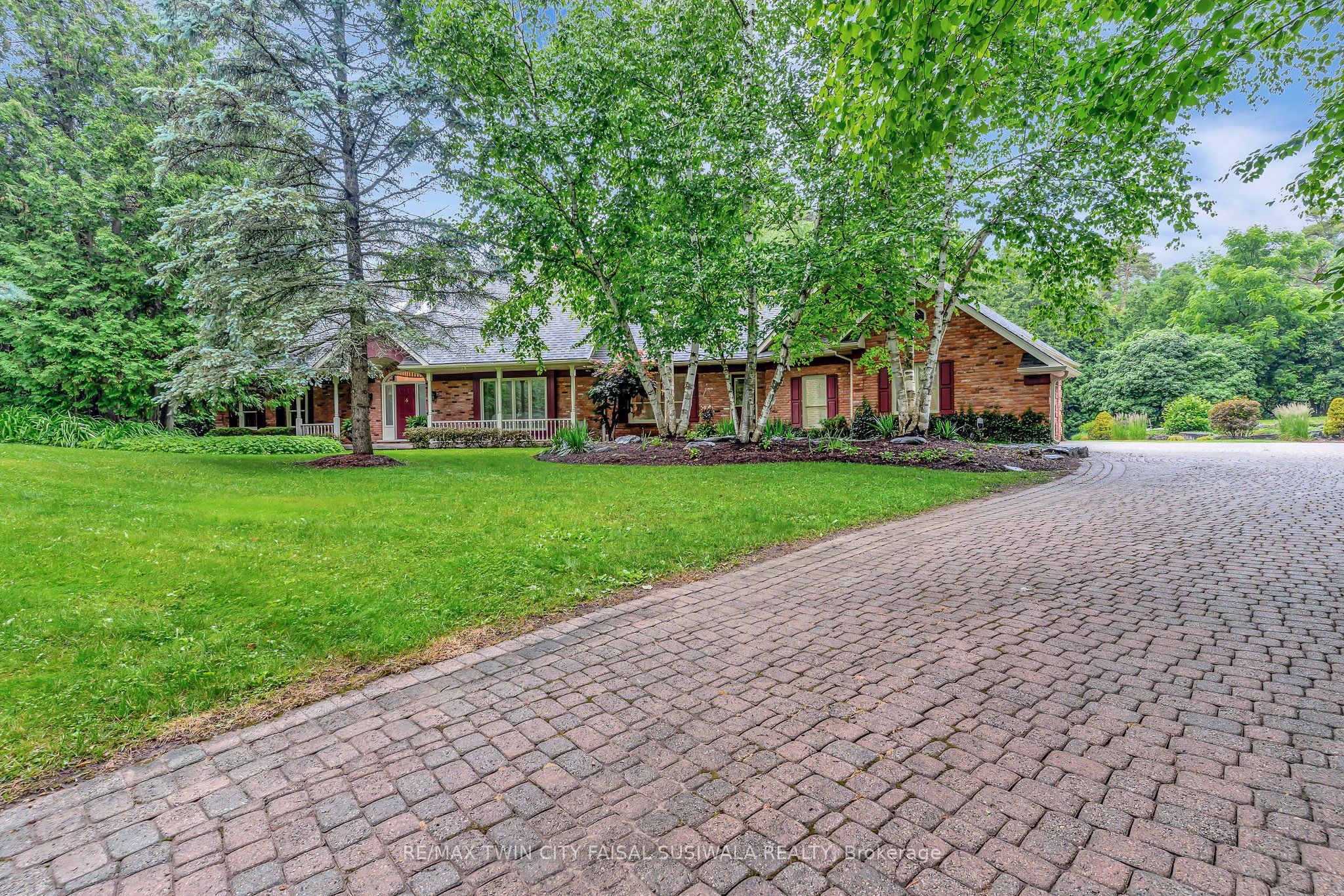 22 Deerpath Court, Cambridge, ON N1T 1H7 photo 2