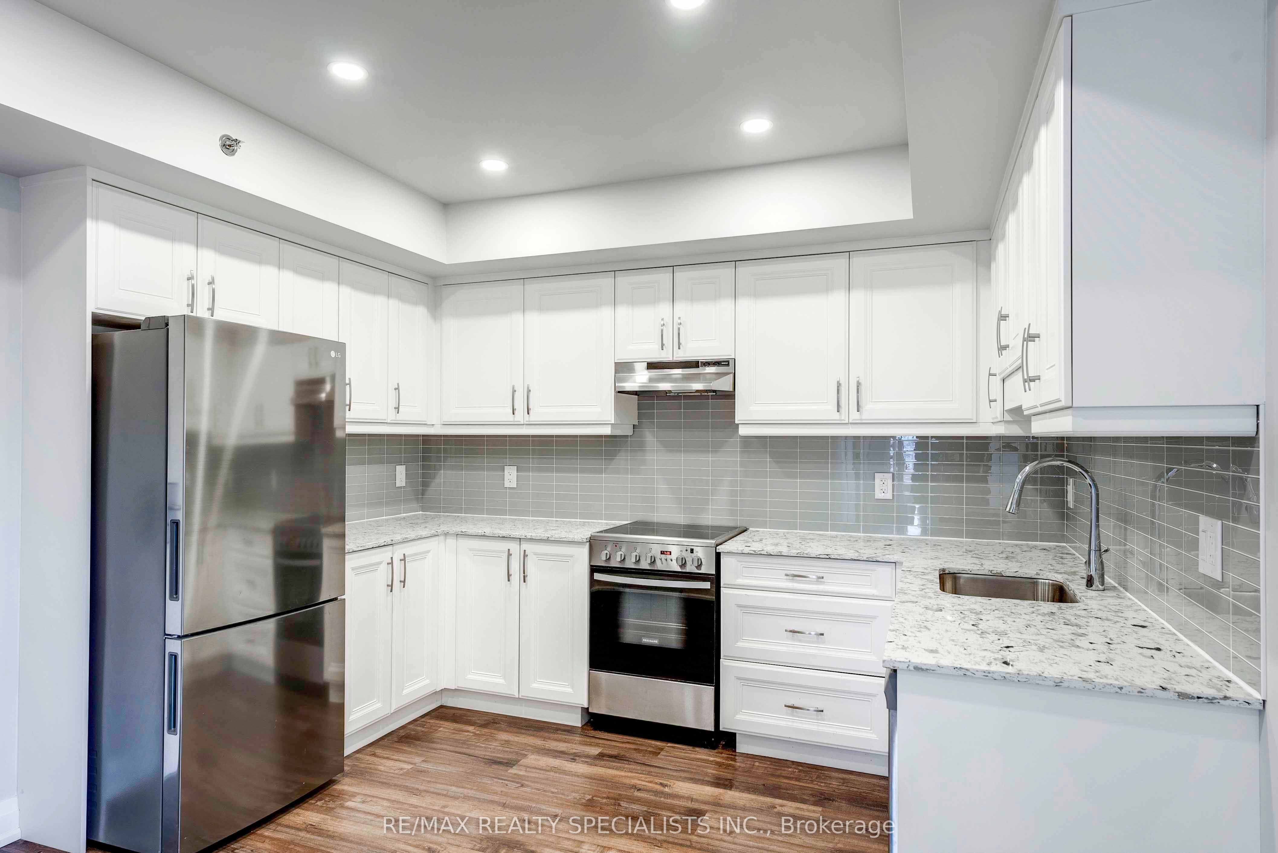5698 Main Street 705, Niagara Falls, ON L2G 0Z2 photo 5