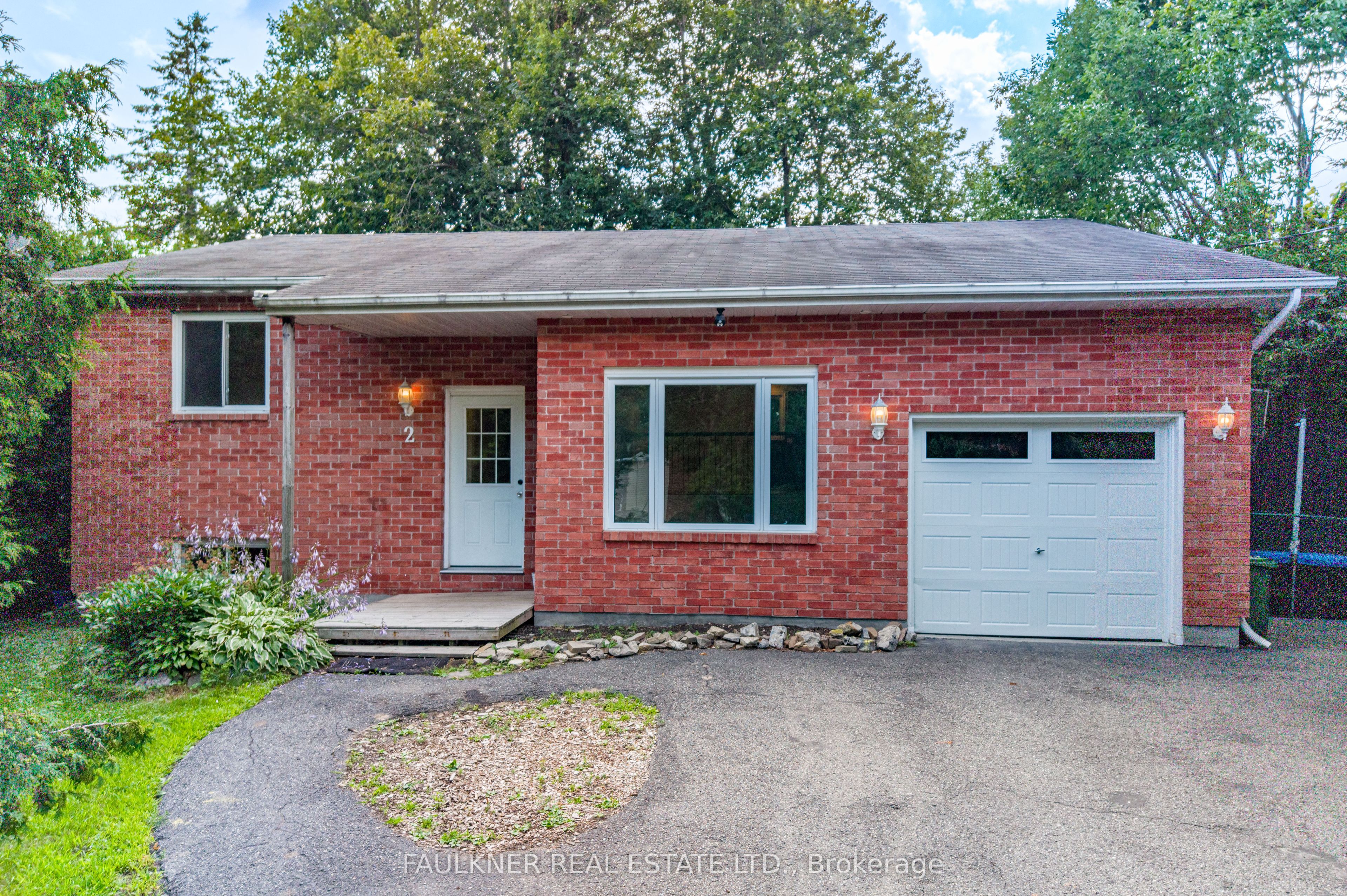 2 Caribou Avenue, Stittsville - Munster - Richmond, ON K2S 1M5