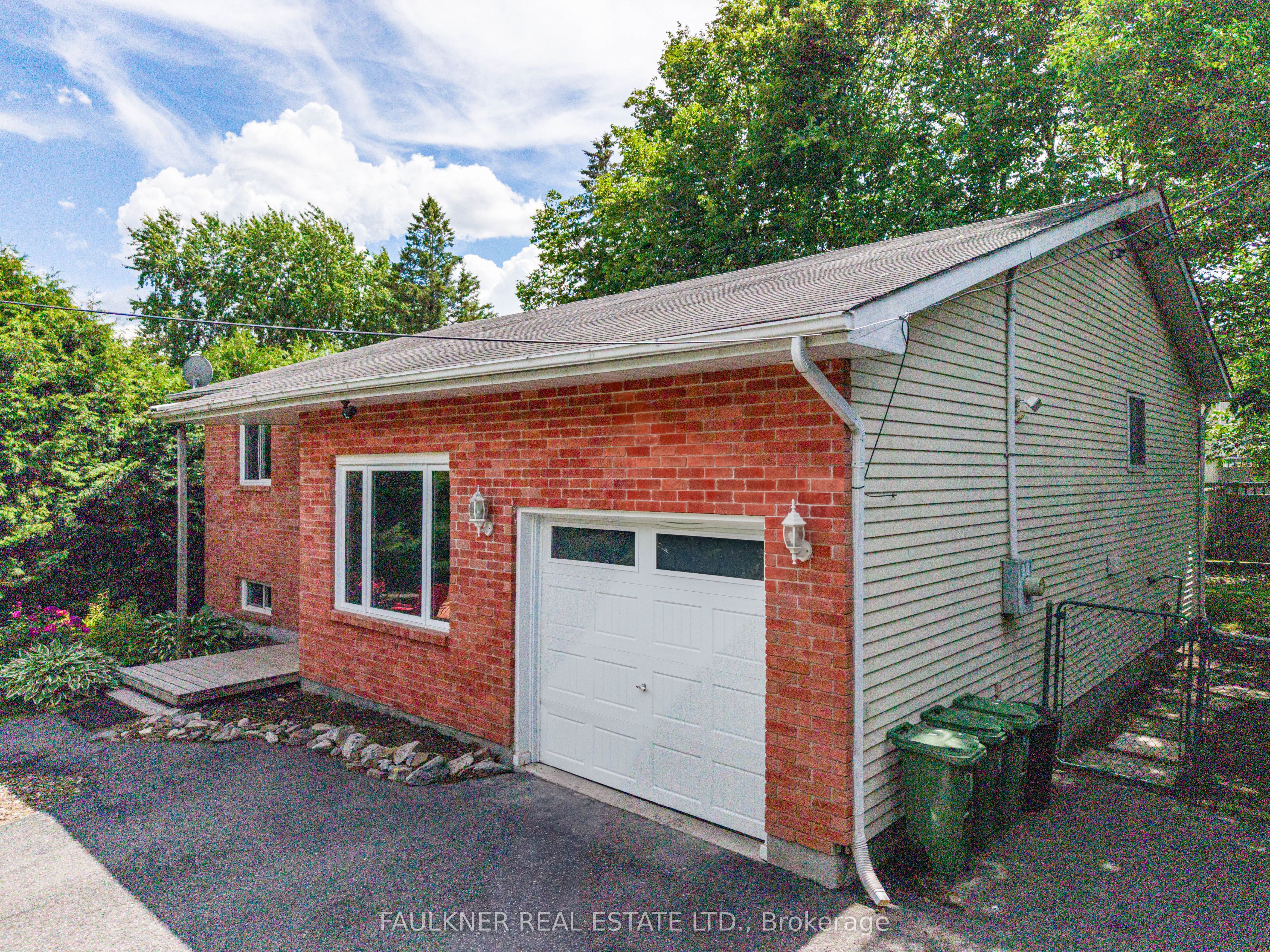 2 Caribou Avenue, Stittsville - Munster - Richmond, ON K2S 1M5 photo 2