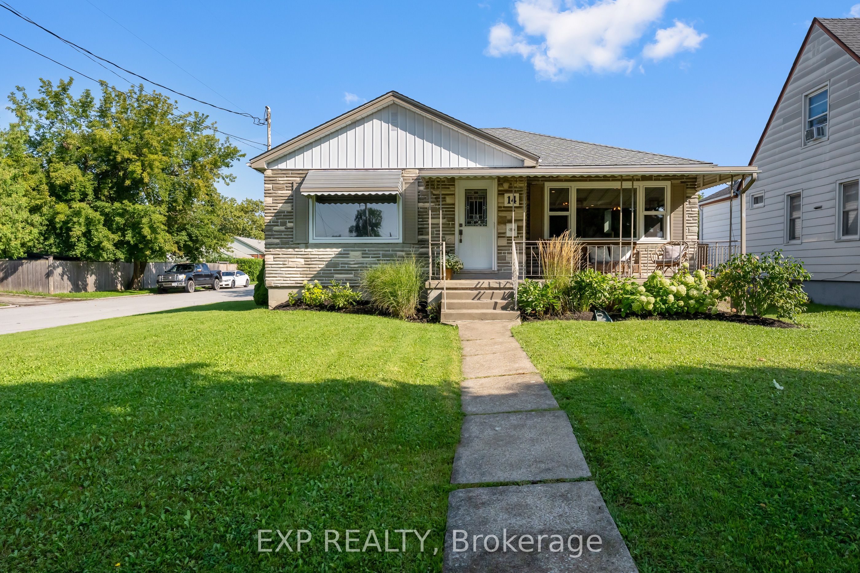 14 Mcdonald Avenue, Thorold, ON L2V 3E4