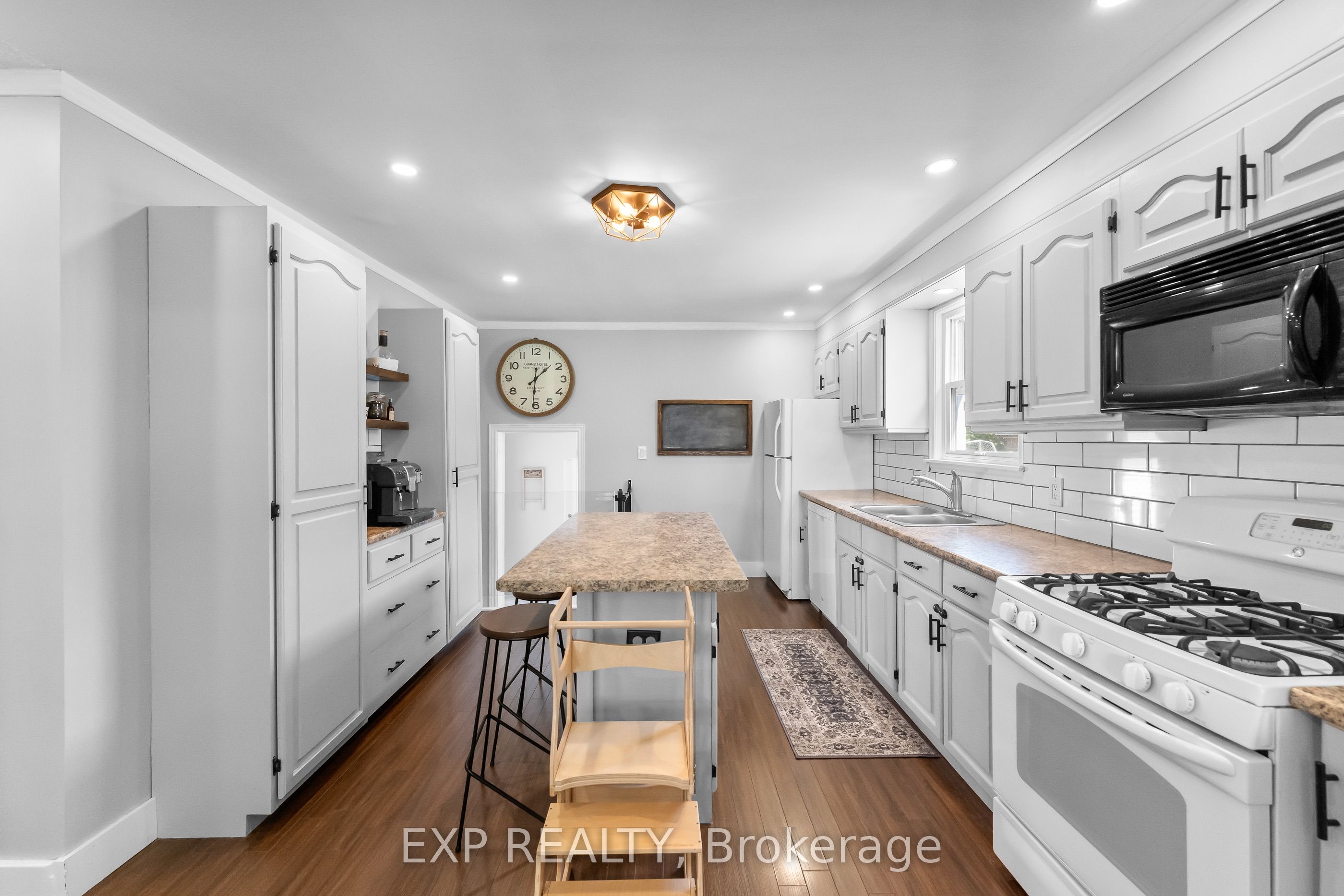 14 Mcdonald Avenue, Thorold, ON L2V 3E4 photo 2