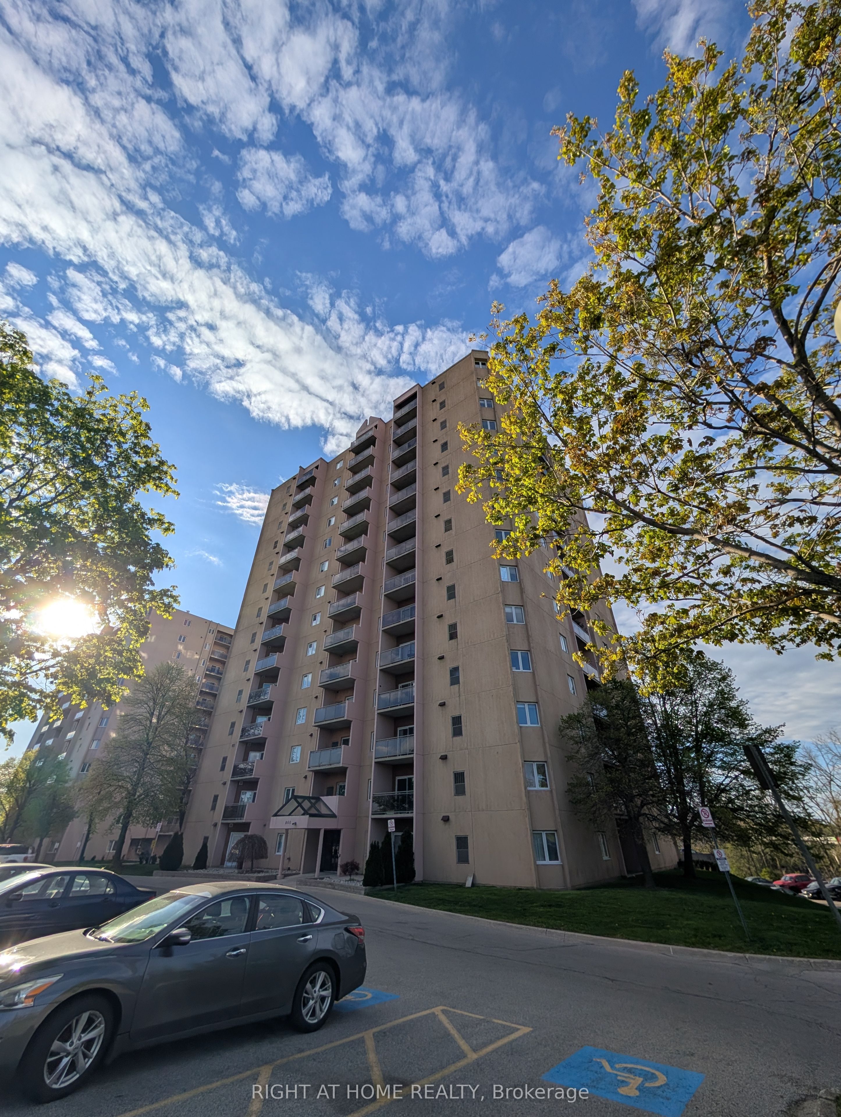 860 Commissioners Road E 408, London South, ON N6C 5Y8