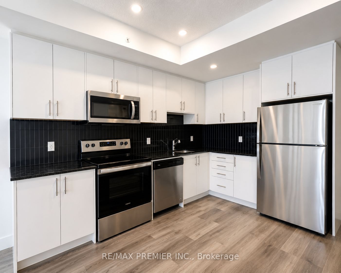 107 ROGER Street 504, Waterloo, ON N2J 0G3 photo 4