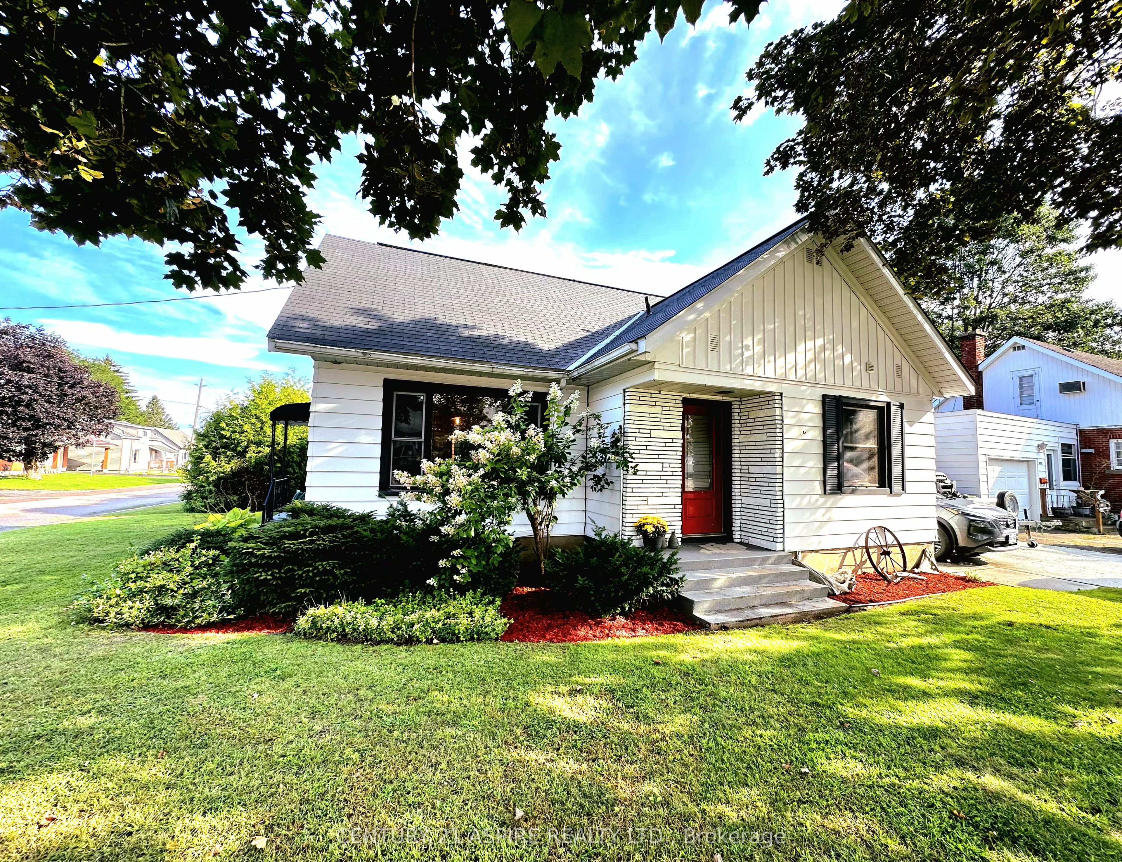 621 Bruham Avenue, Laurentian Valley, ON K8A 4Z6