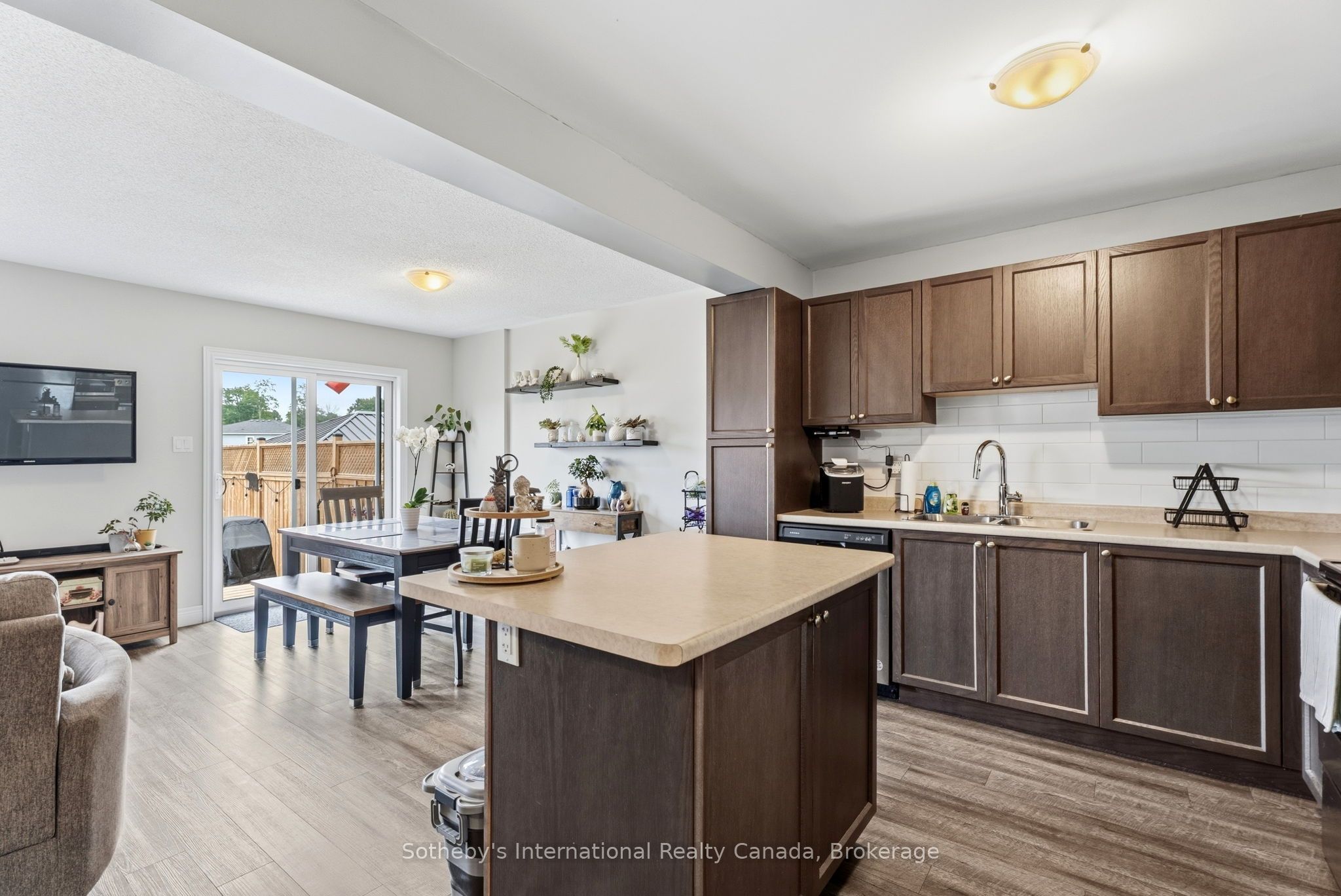 200 Daffodil Court, Gravenhurst, ON P1P 0B8 photo 3