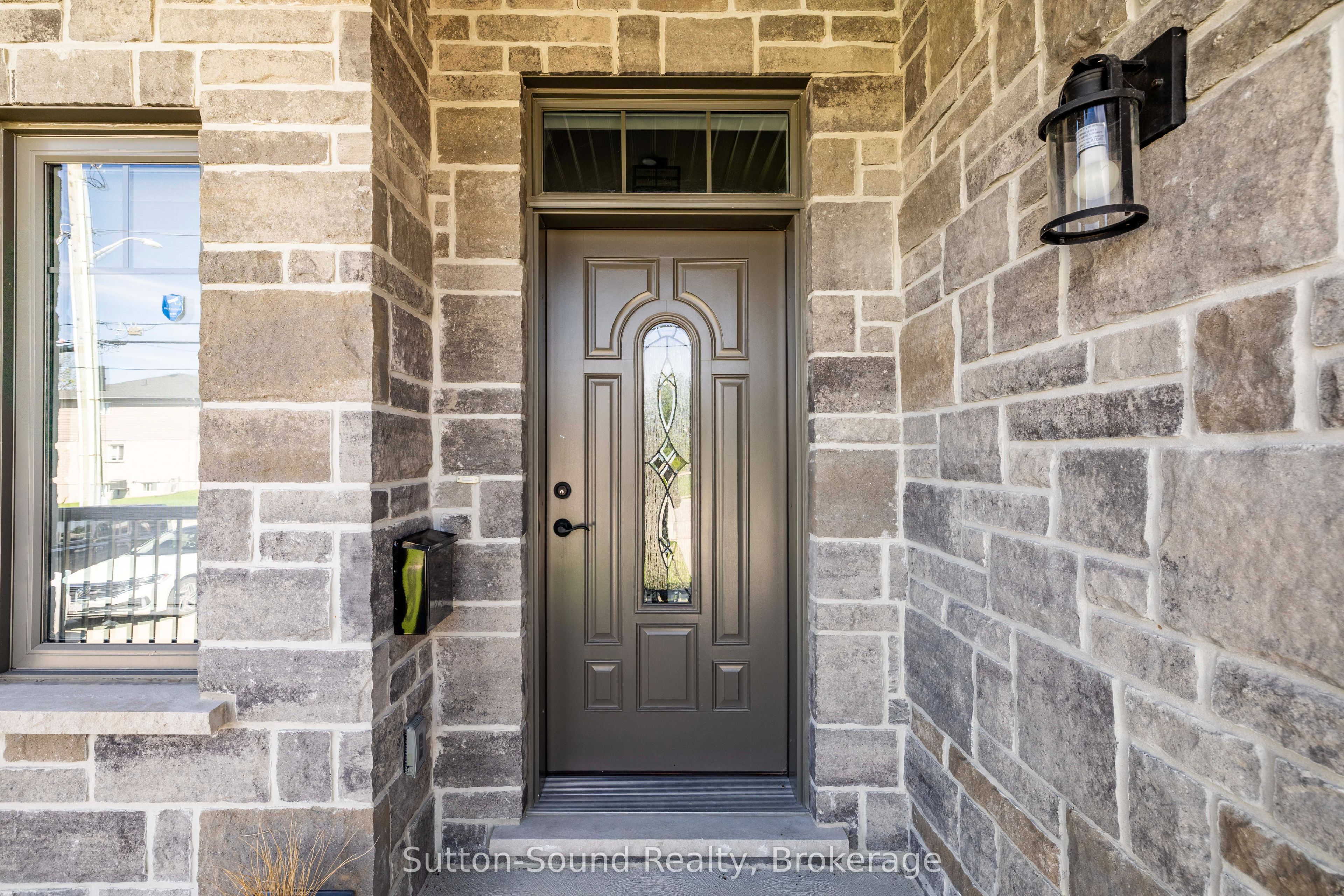 2545 9th Avenue E, Owen Sound, ON N4K 3G6 photo 2