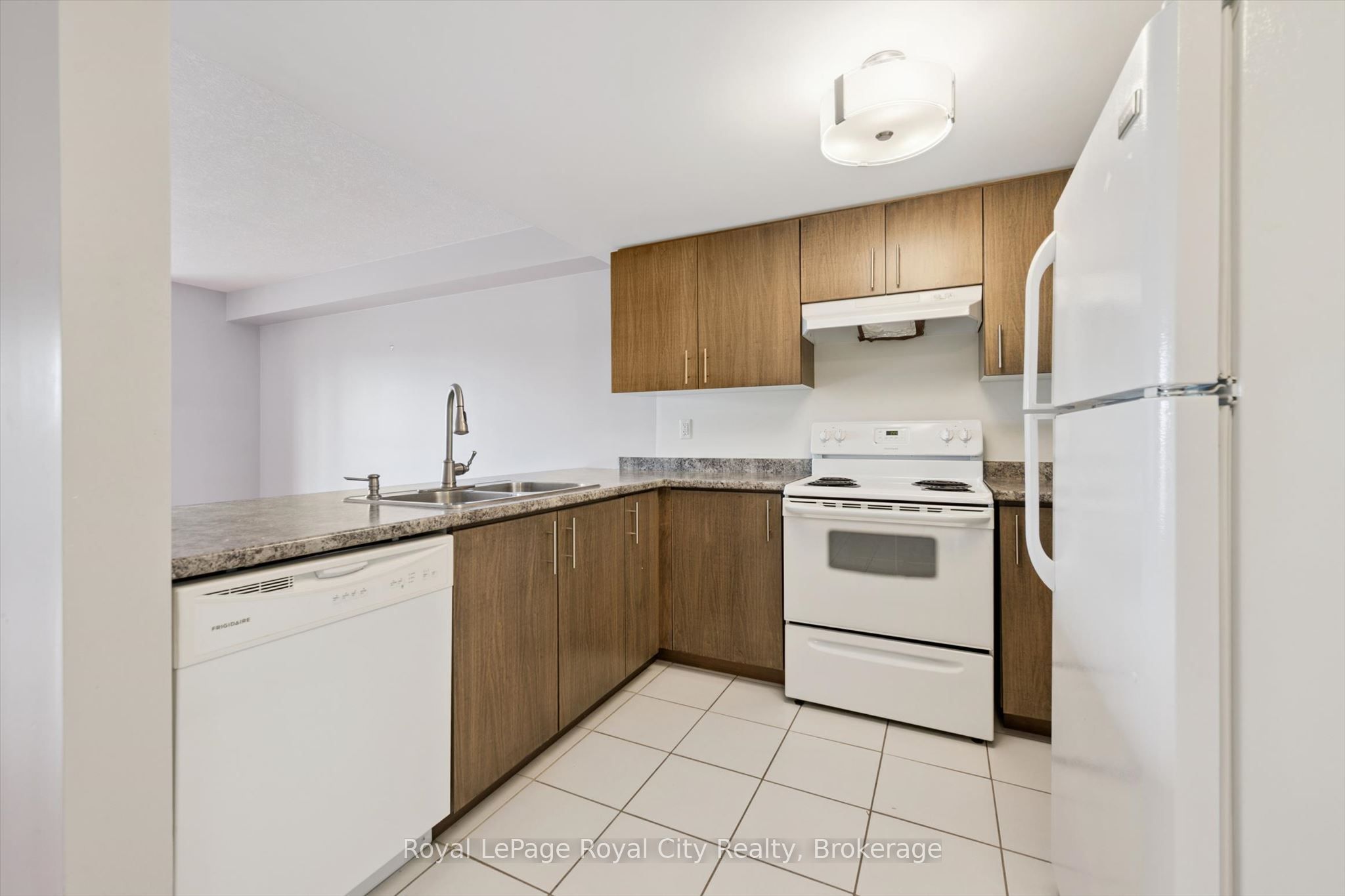 103 Westminster Crescent 408, Centre Wellington, ON N1M 0C6 photo 5