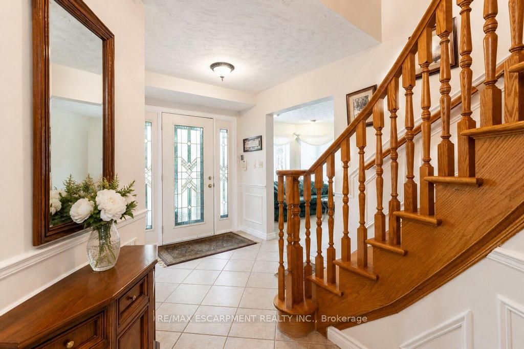 33 Maryvale Avenue, Hamilton, ON L9H 7P1 photo 4