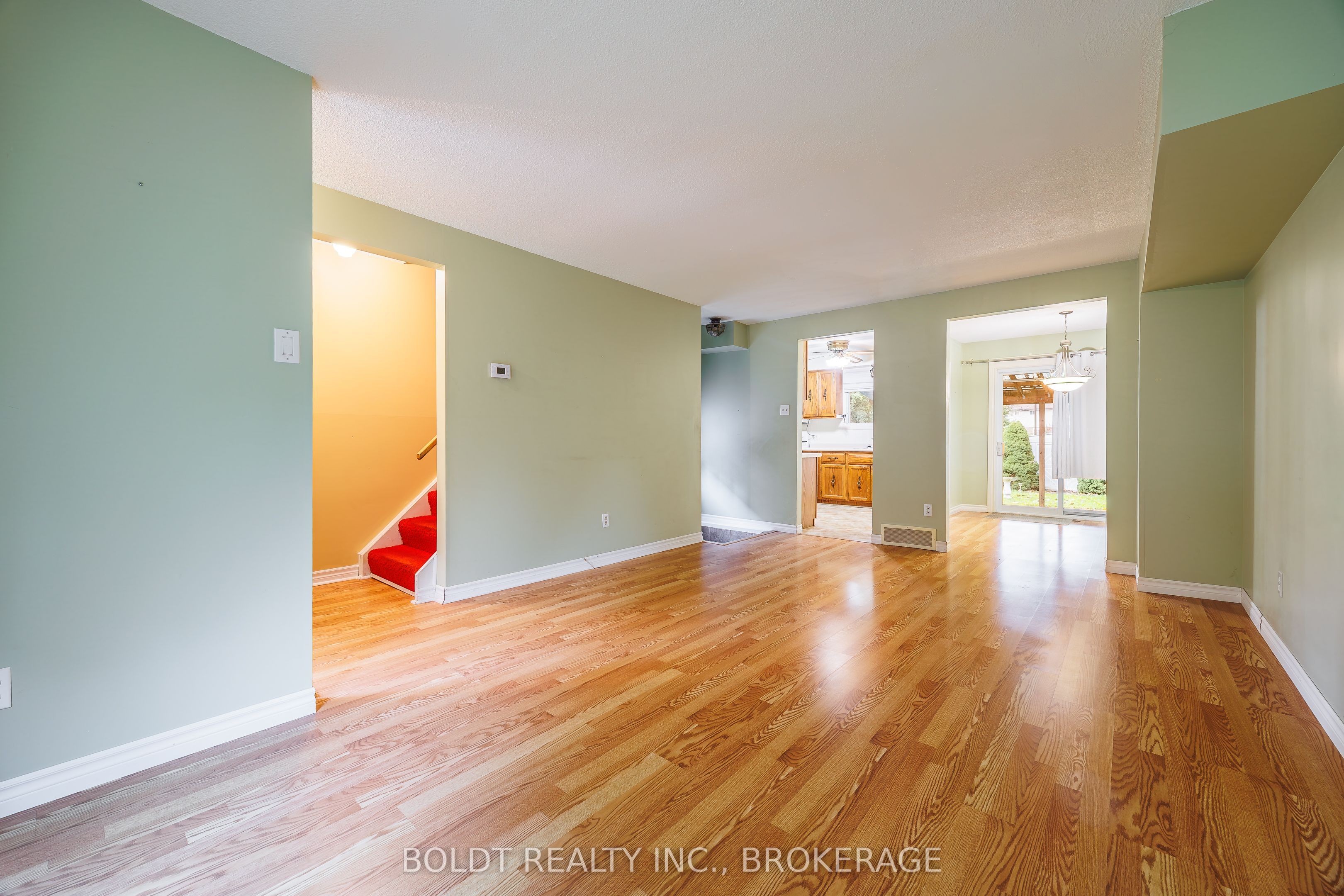 50 Silvan Drive, Welland, ON L3C 6C3 photo 2