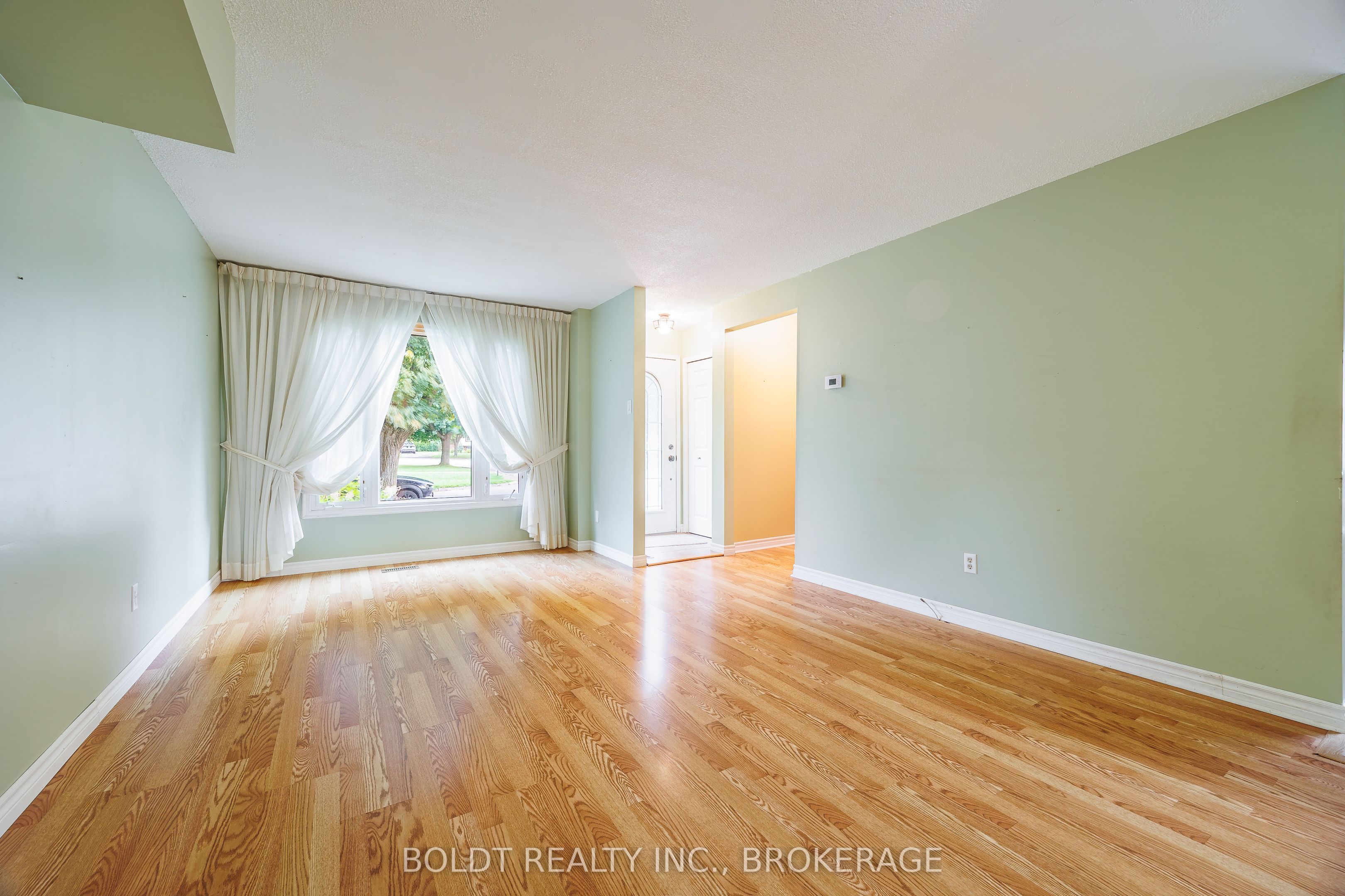 50 Silvan Drive, Welland, ON L3C 6C3 photo 3