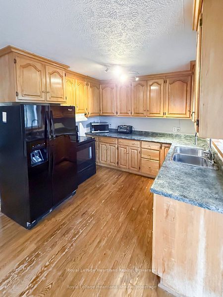 16 Whitechurch Street, Huron-Kinloss, ON N0G 2W0 photo 3
