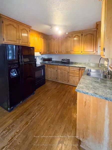 16 Whitechurch Street, Huron-Kinloss, ON N0G 2W0 photo 4