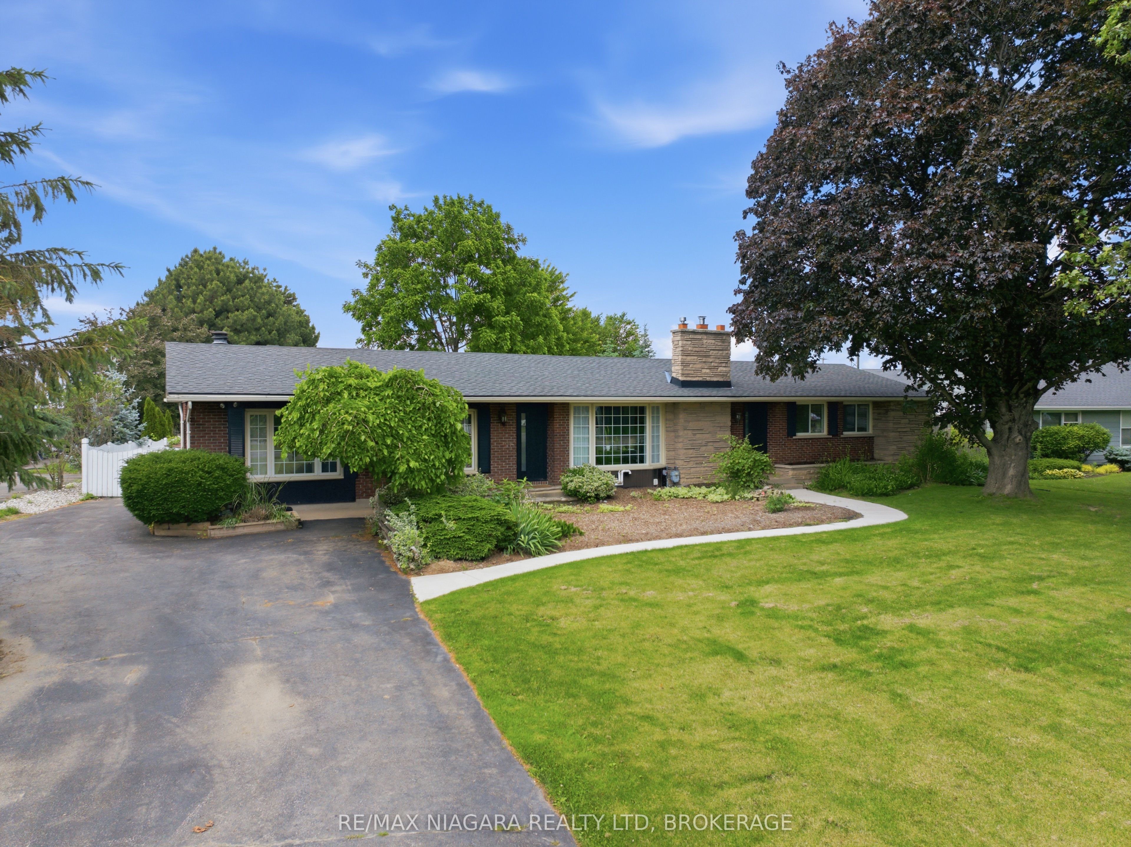 1042 Lakeshore Road W, St. Catharines, ON L2R 6P9