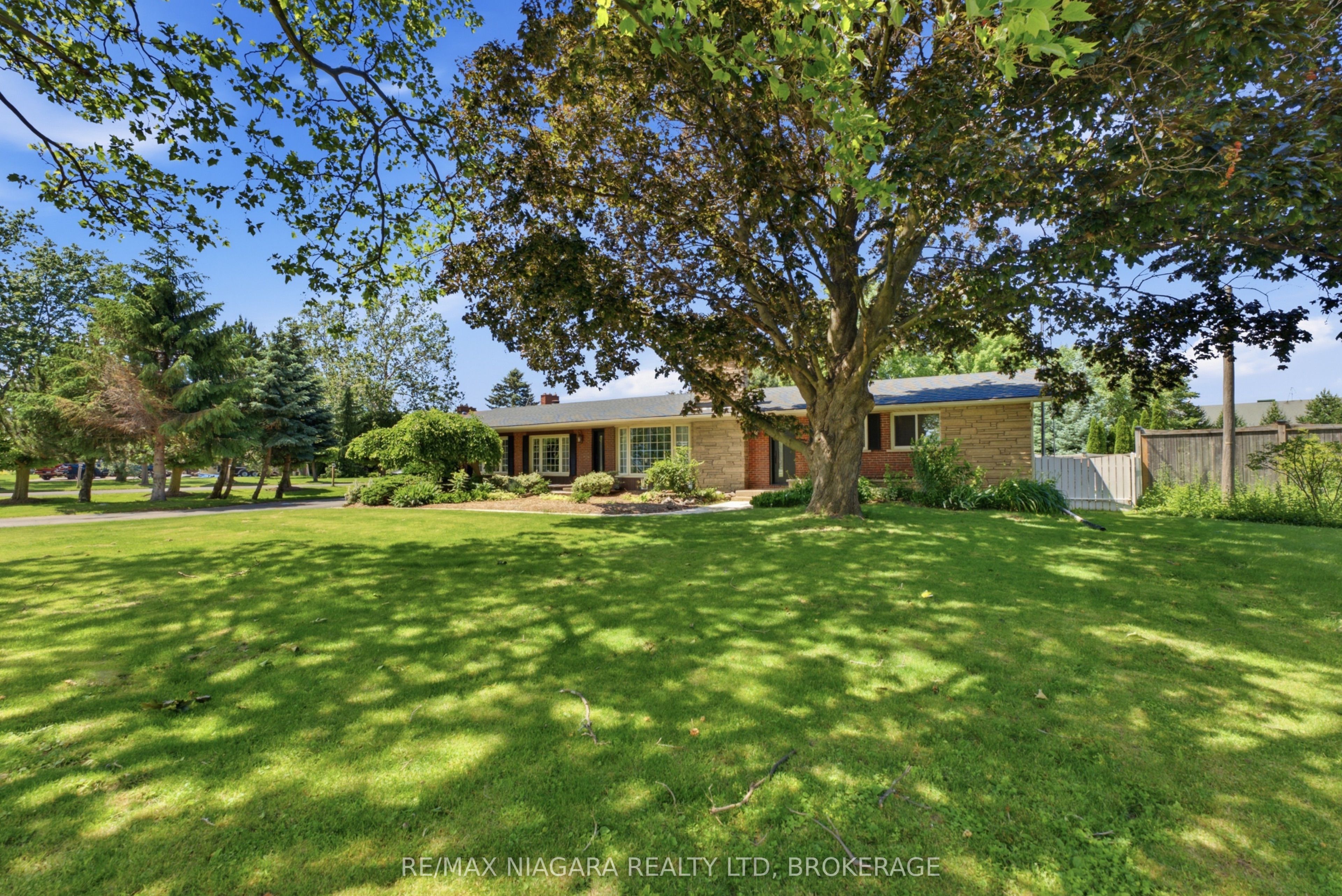 1042 Lakeshore Road W, St. Catharines, ON L2R 6P9 photo 2