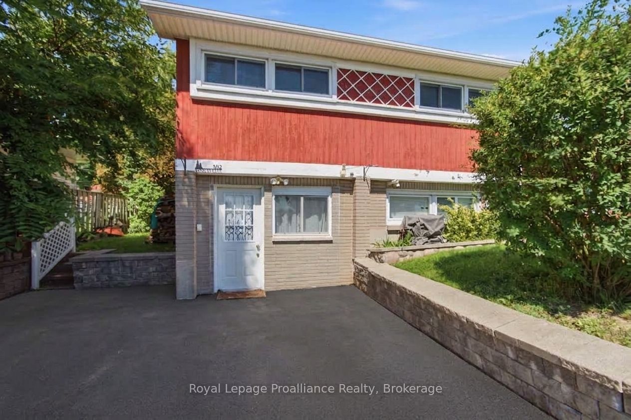 302 King Street, Quinte West, ON K8V 3X5 photo 3