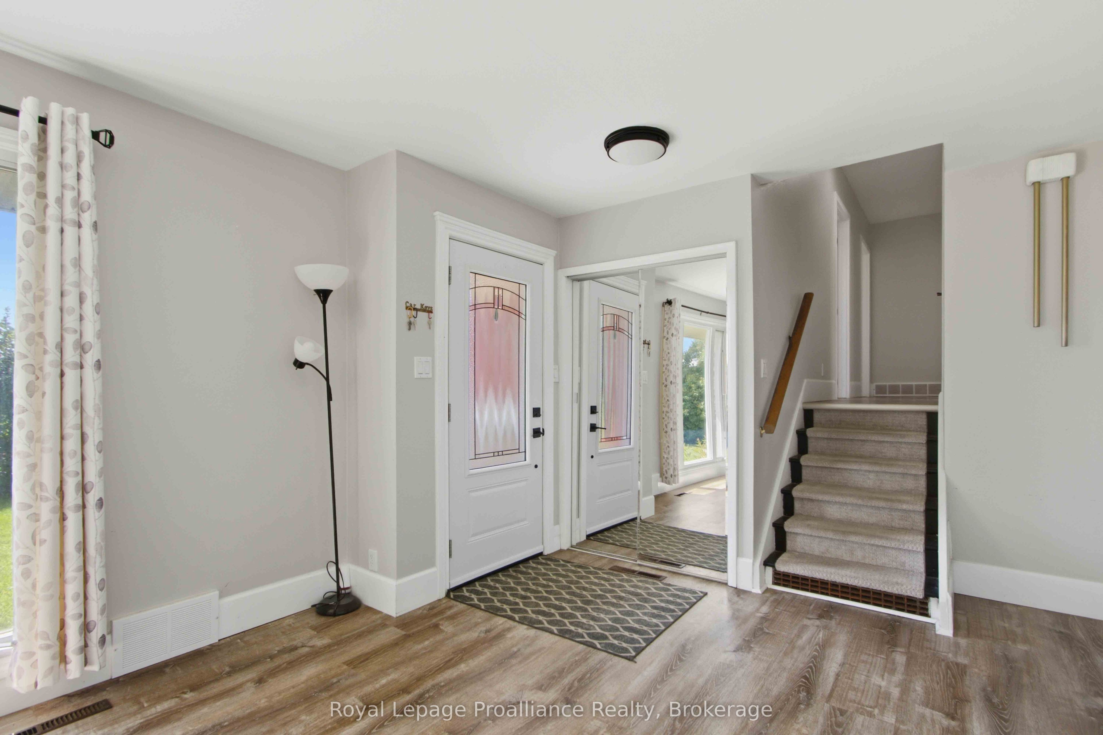 302 King Street, Quinte West, ON K8V 3X5 photo 5