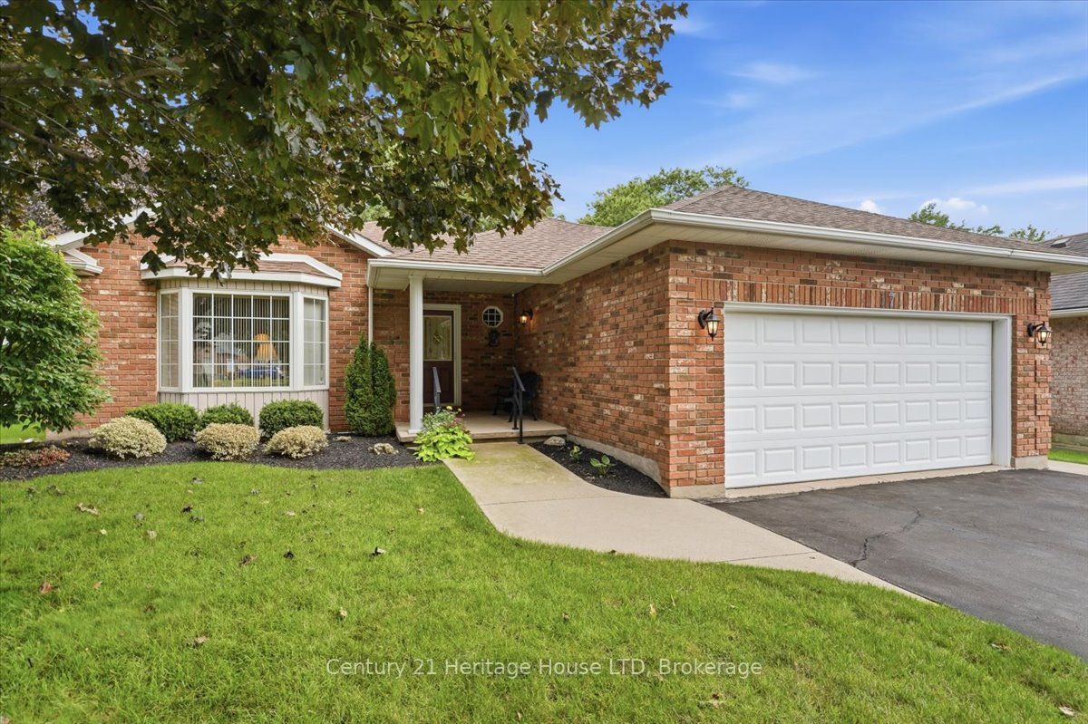 17 Oakridge Boulevard, Pelham, ON L0S 1E5 photo 2