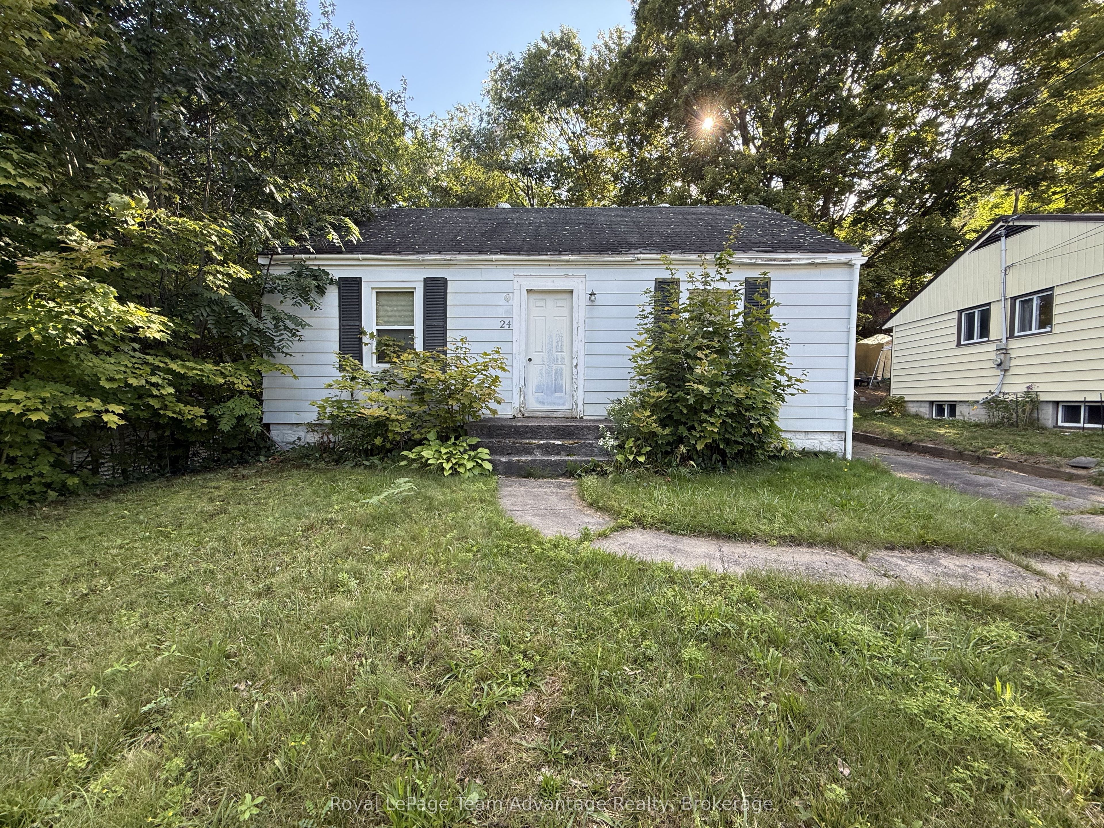 24 Hillcrest Avenue, Parry Sound, ON P2A 1L4 photo 2