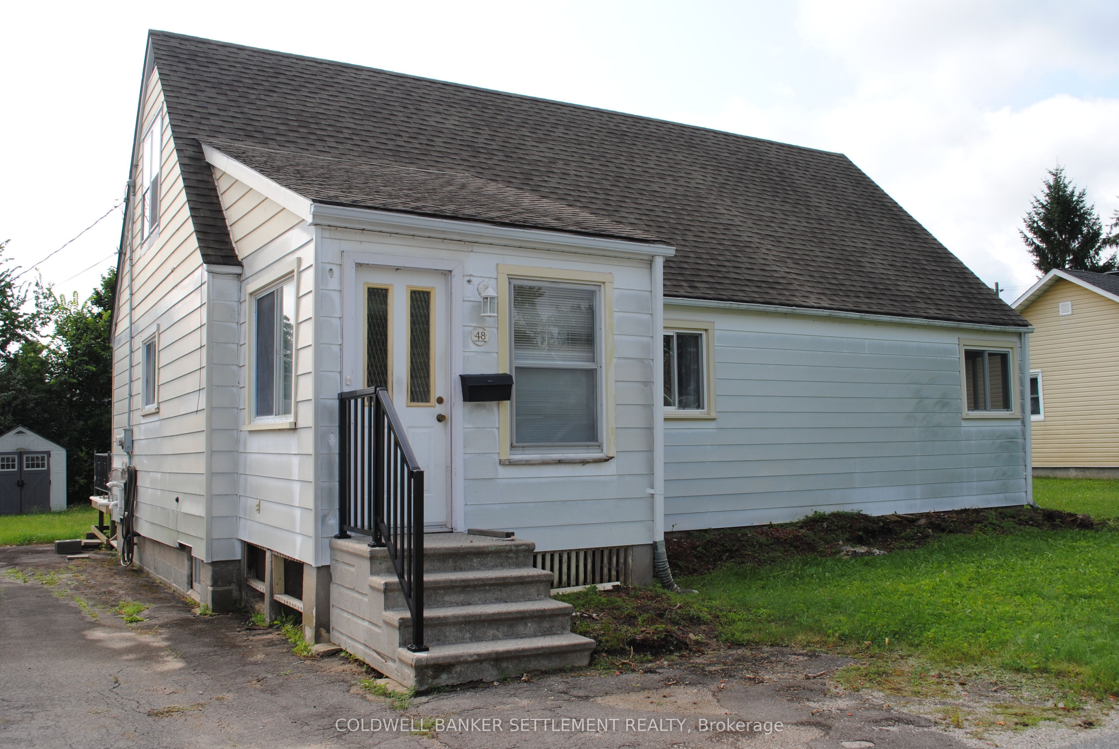 48 Pine Street, Smiths Falls, ON K7A 3T6