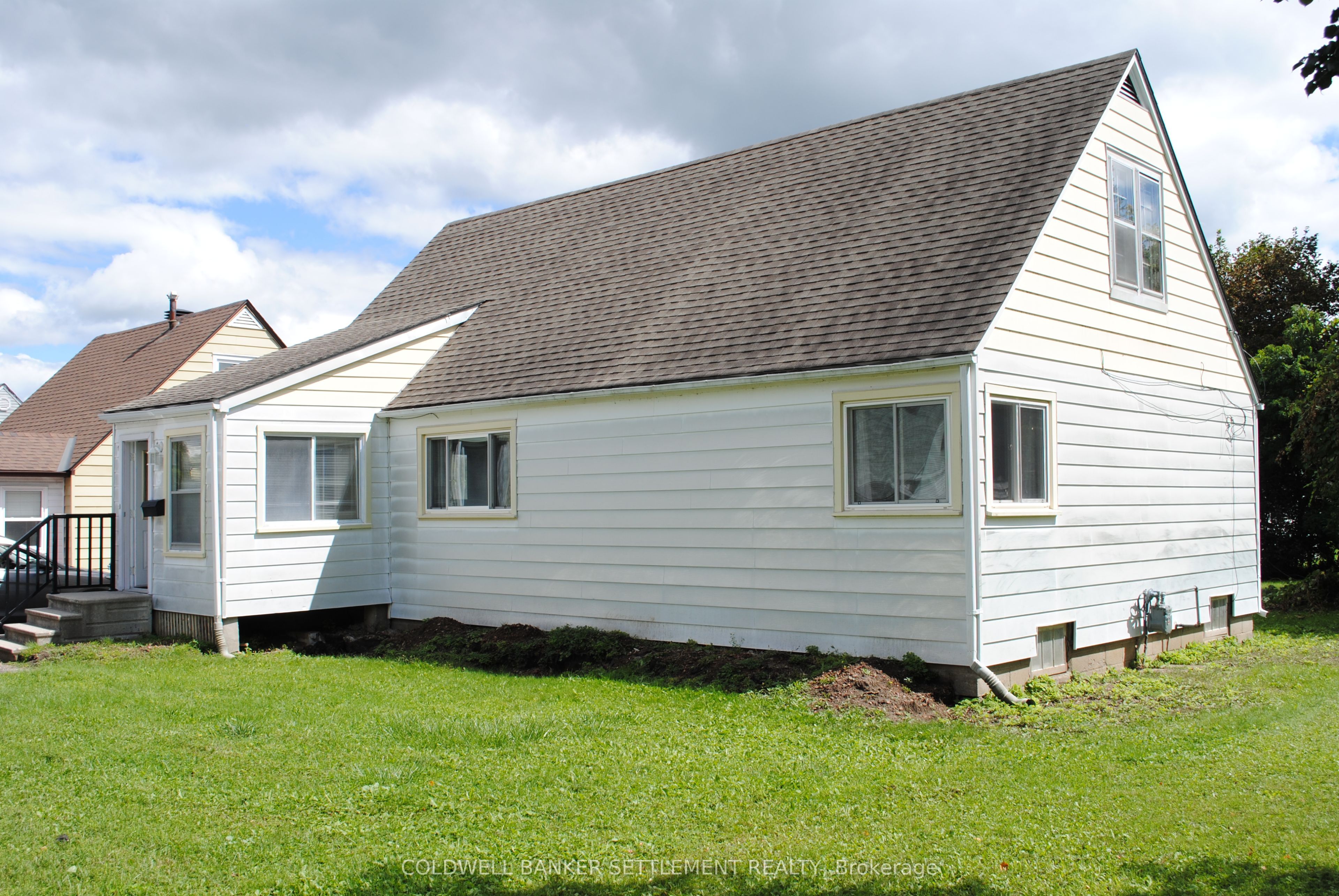 48 Pine Street, Smiths Falls, ON K7A 3T6 photo 2