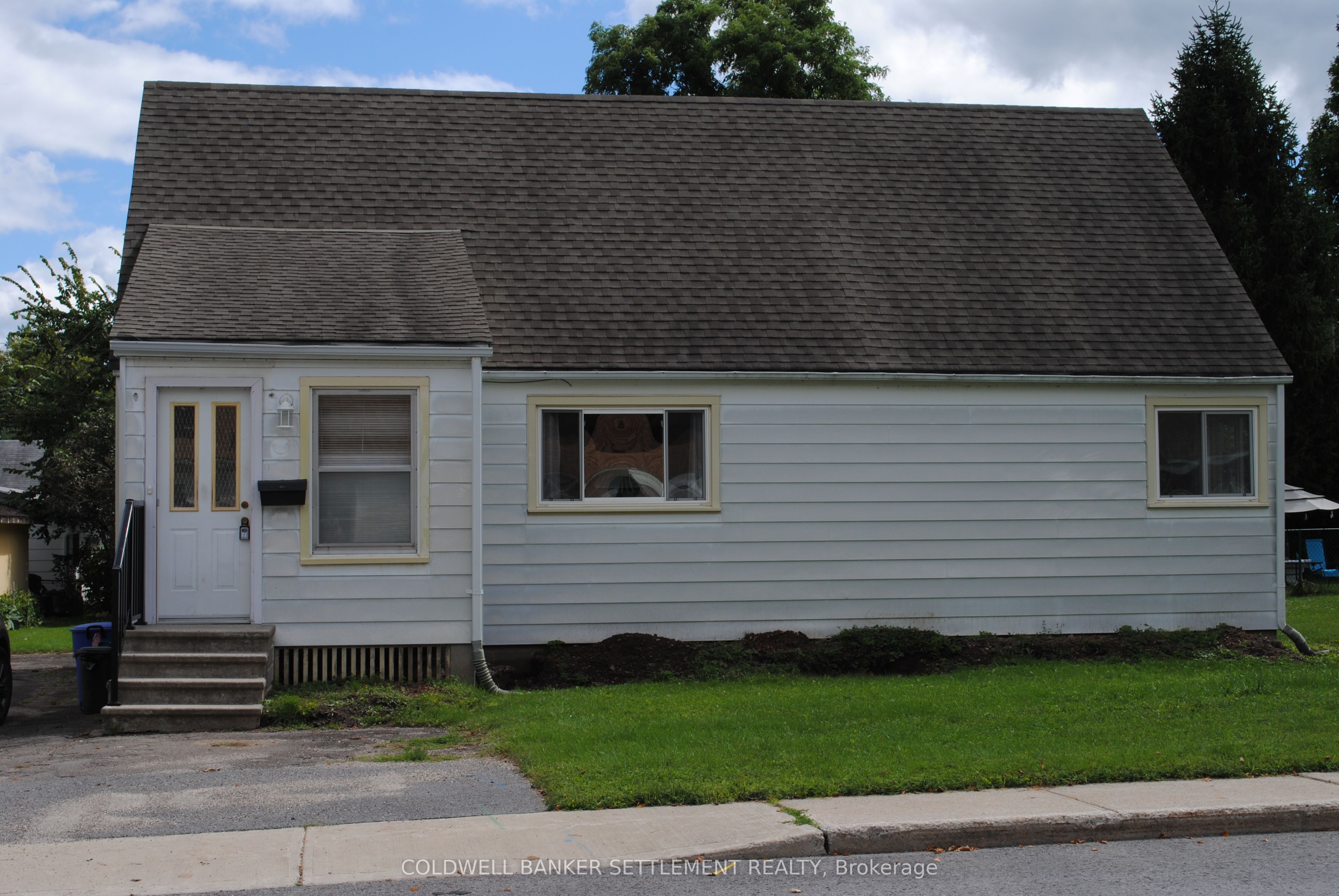 48 Pine Street, Smiths Falls, ON K7A 3T6 photo 3