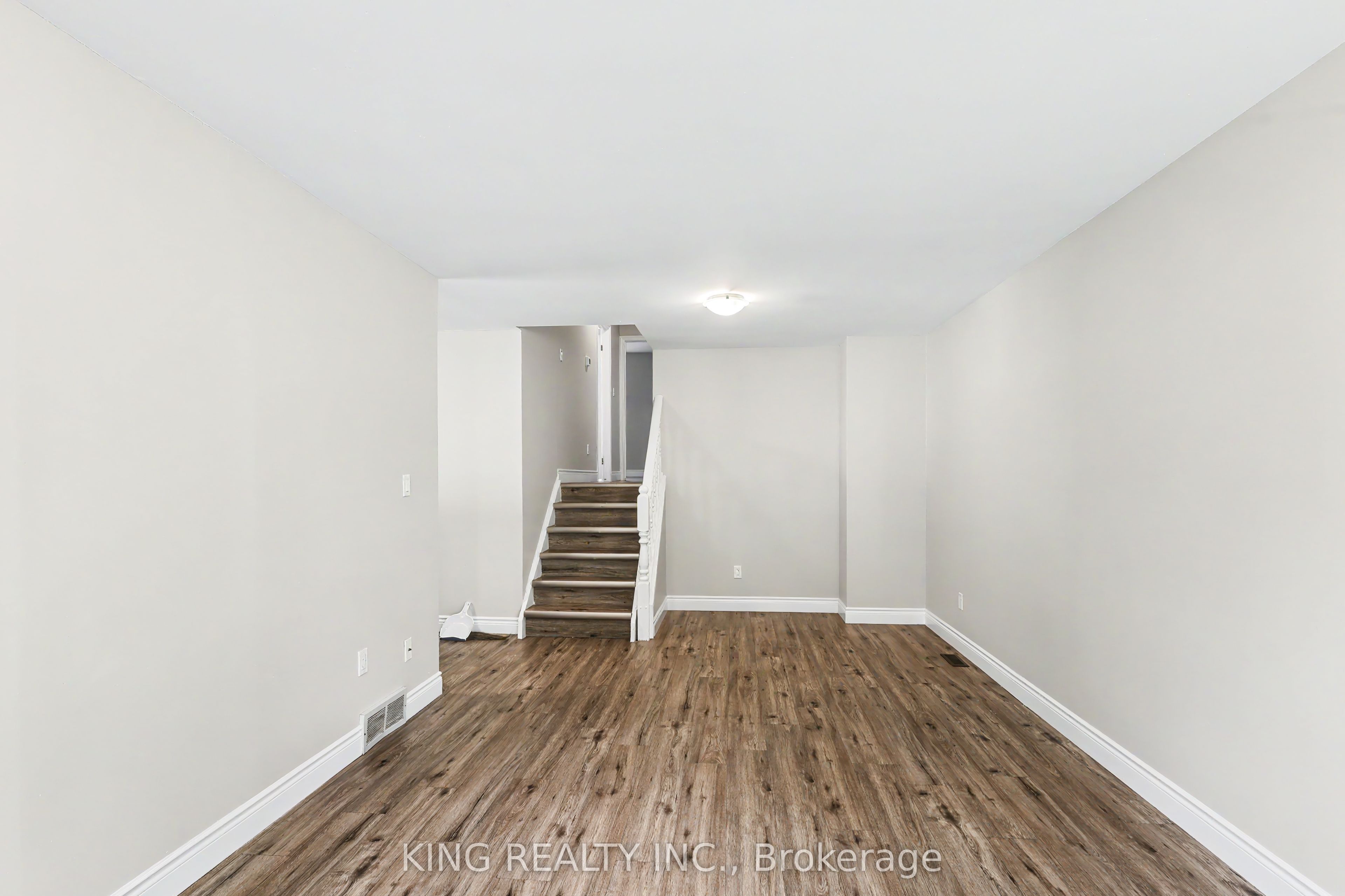 287 PORTSMOUTH Crescent E, London East, ON N5V 4E1 photo 4