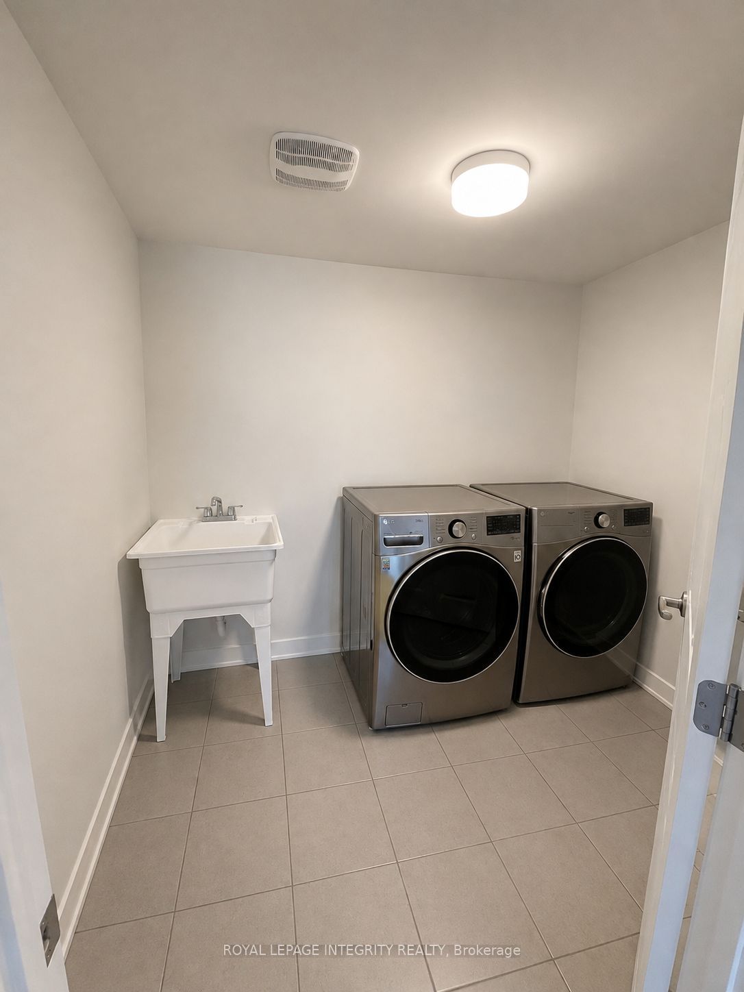 347 Parallax Private, Barrhaven, ON K2J 7B2 photo 3