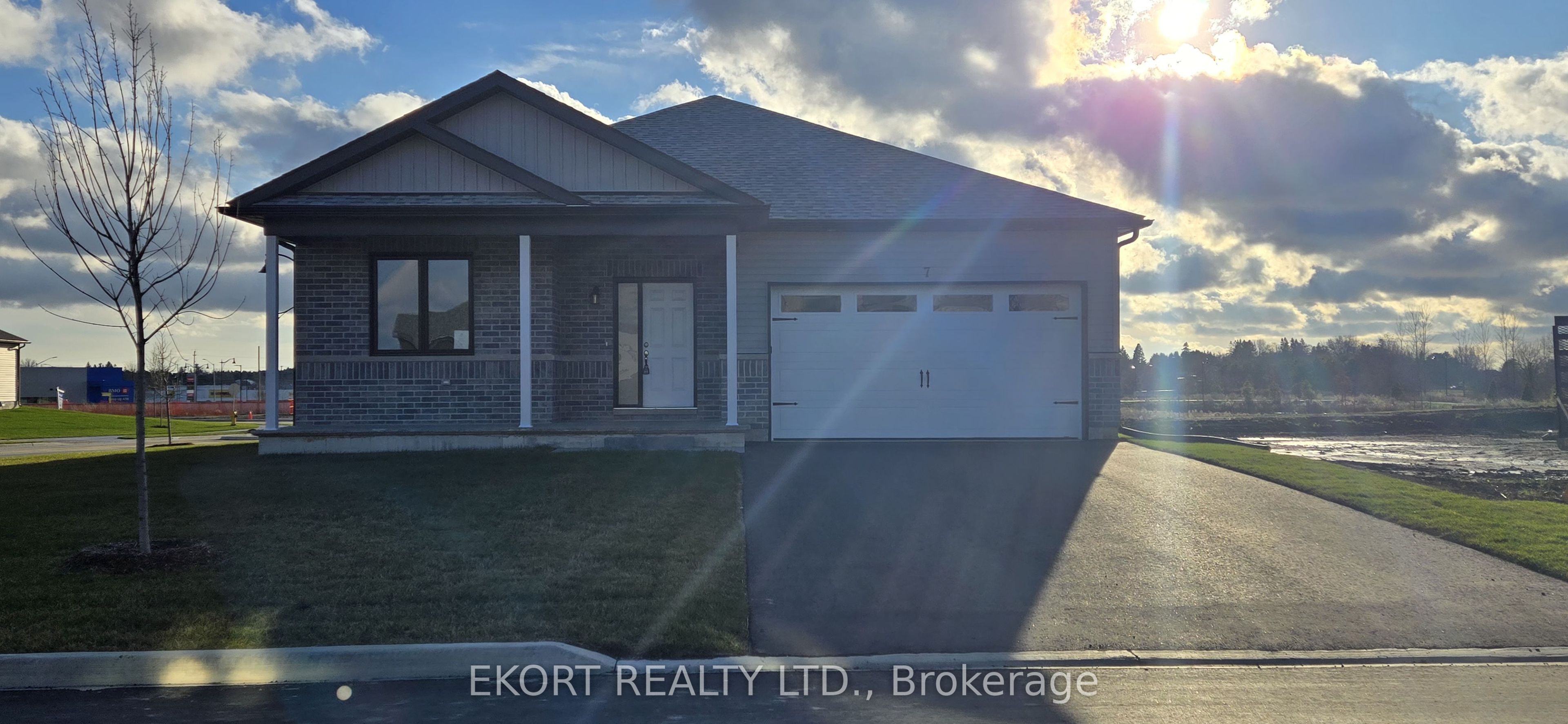 7 French Street, Prince Edward County, ON K0K 2T0 photo 2