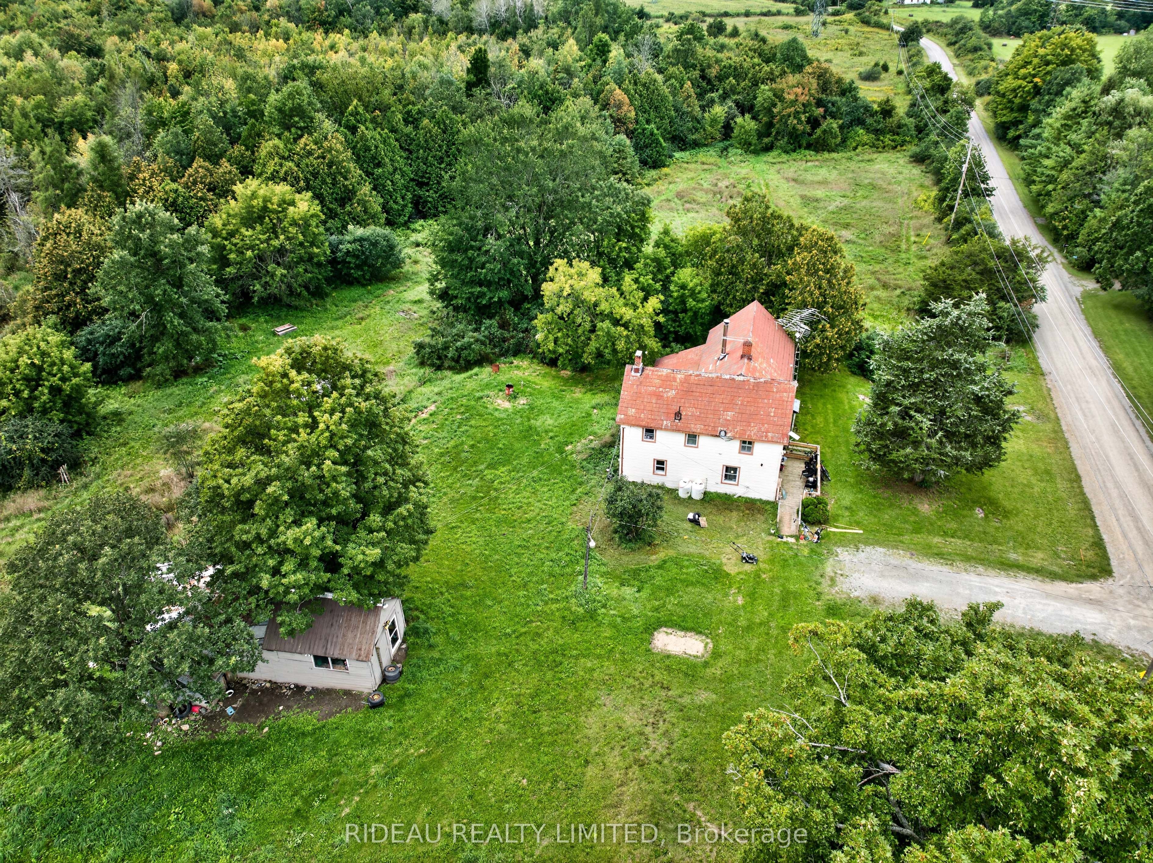 2011 Fairview Road, Rideau Lakes, ON K0G 1V0 photo 2
