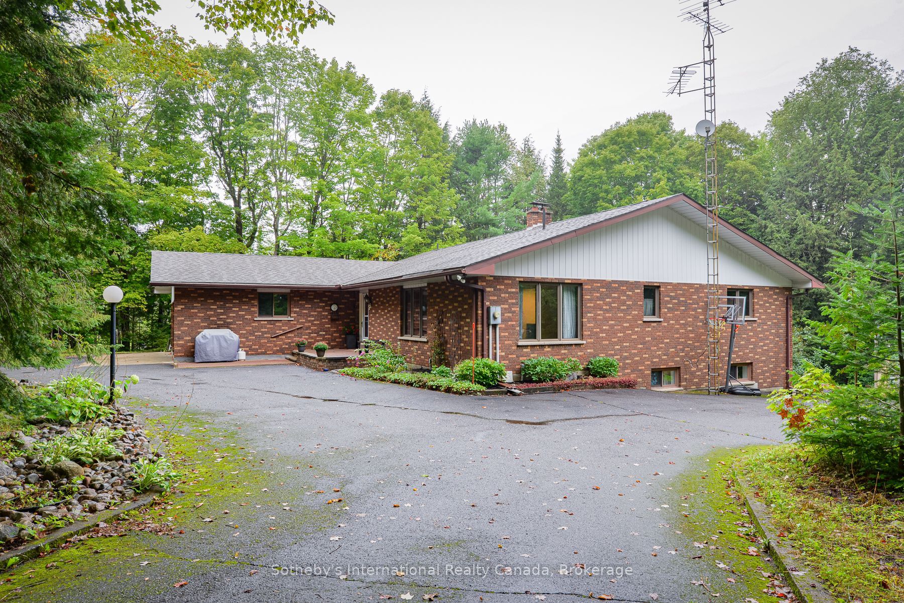 55 Denniss Drive, Bracebridge, ON P1L 1W9 photo 2