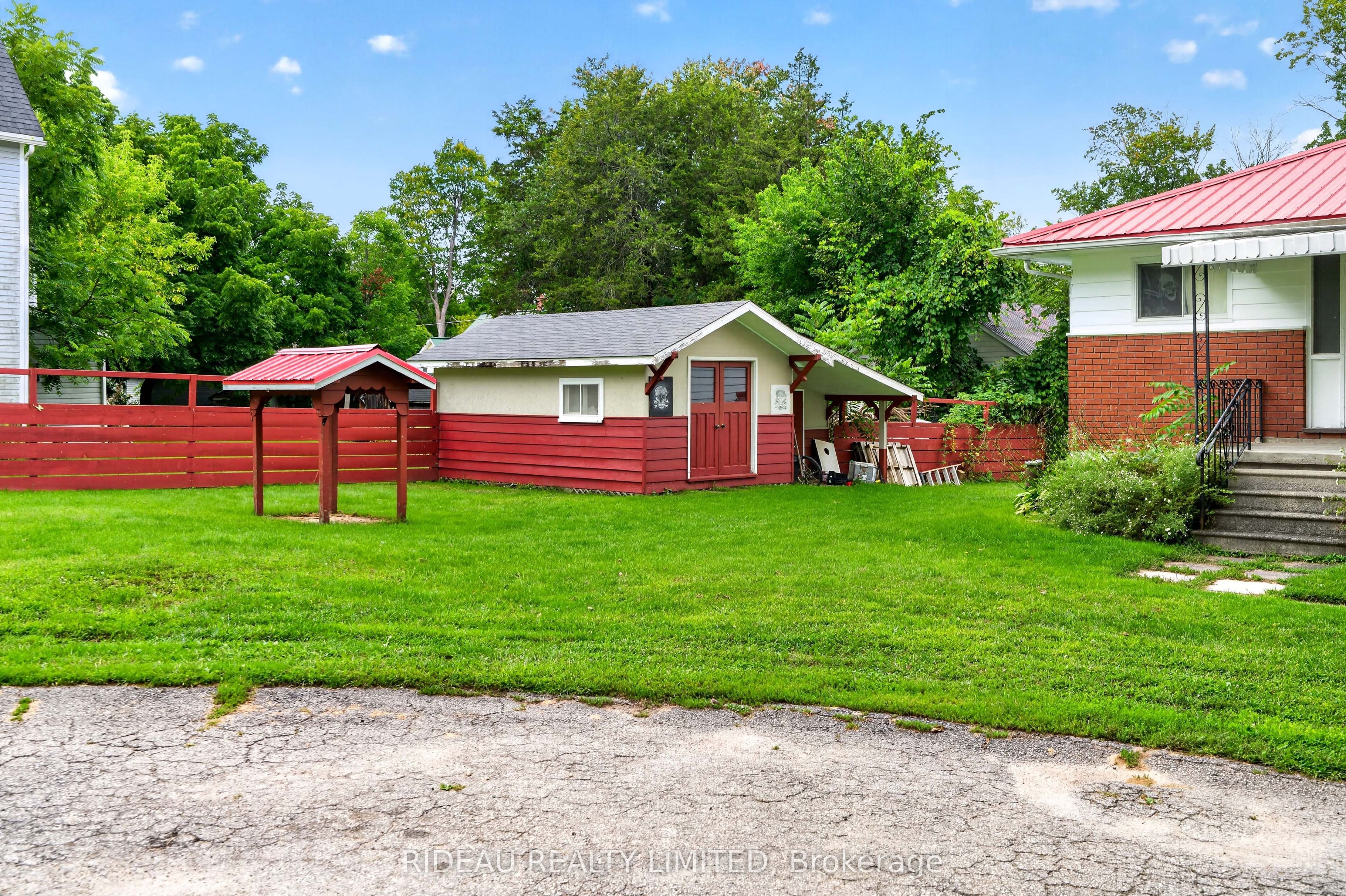 17 Colborne Street, Rideau Lakes, ON K0G 1V0 photo 2