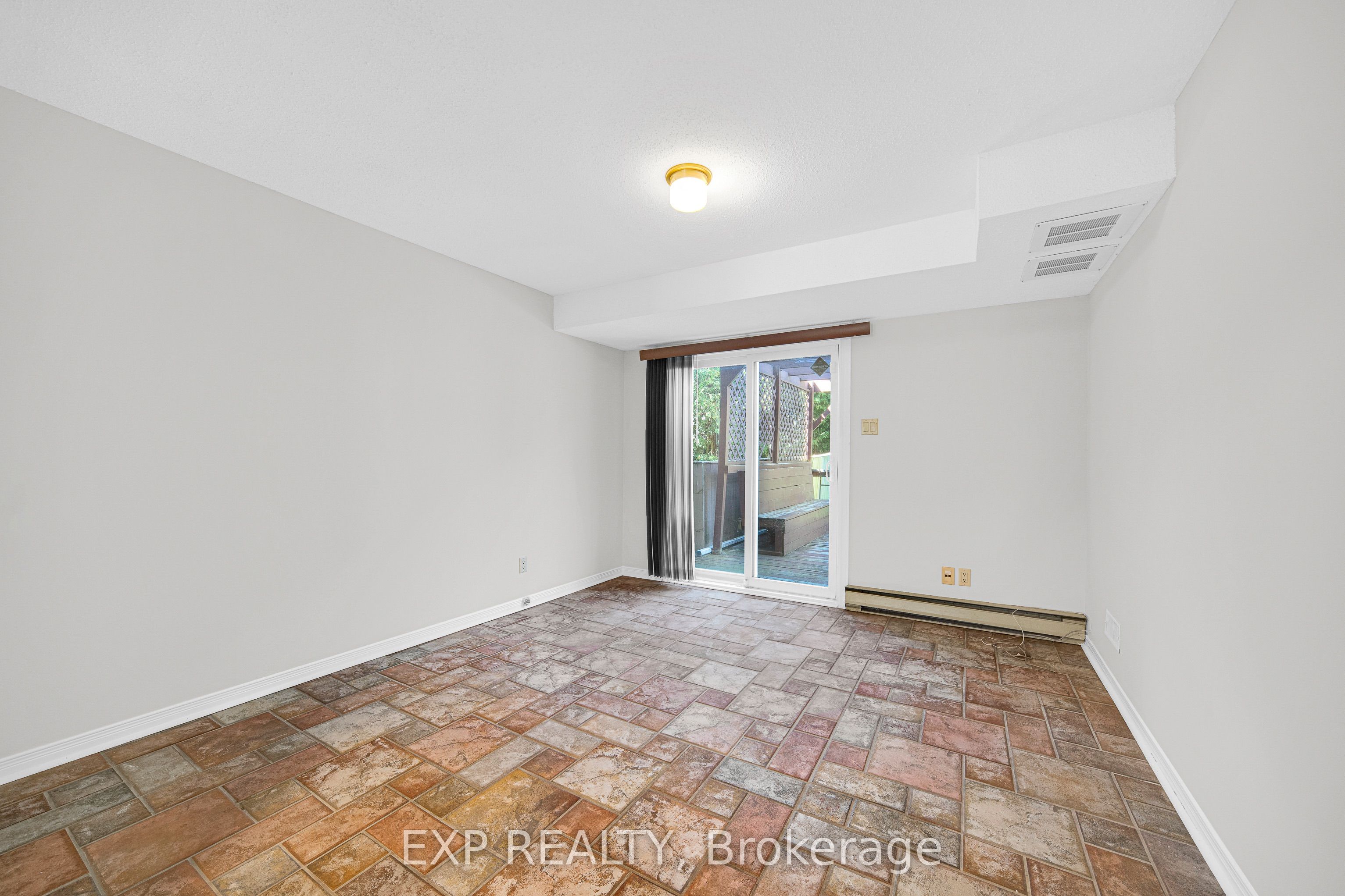 18 Arbordale Crescent, South of Baseline to Knoxdale, ON K2G 5C6 photo 5