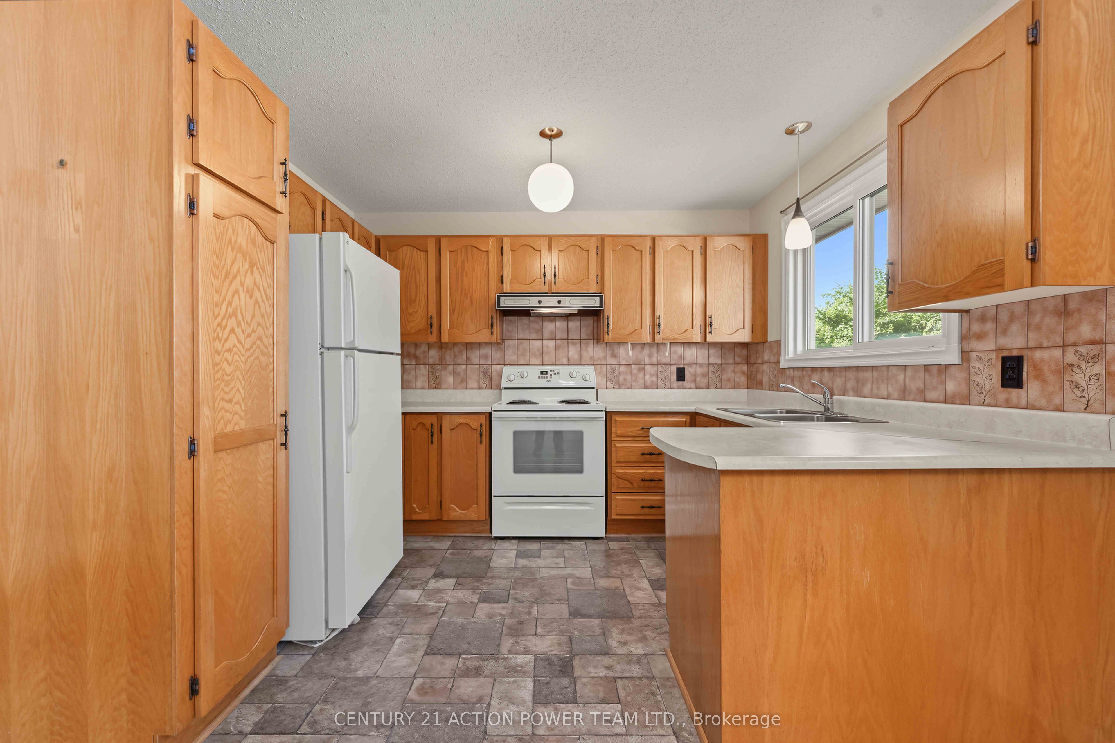 1349 Belcourt Boulevard S, Orleans - Convent Glen and Area, ON K1C 1L8 photo 5