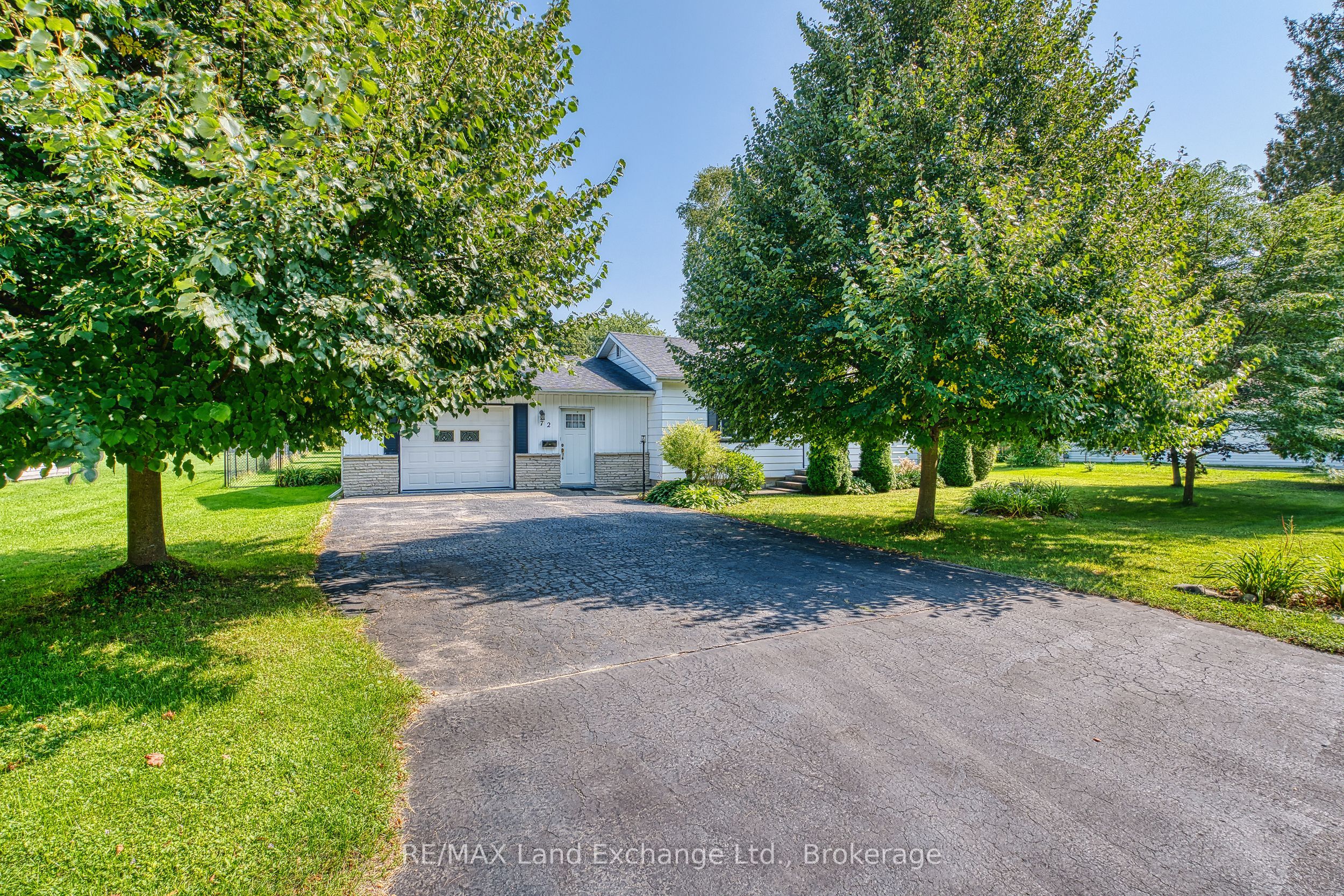 72 Grey Street S, Saugeen Shores, ON N0H 2L0 photo 2