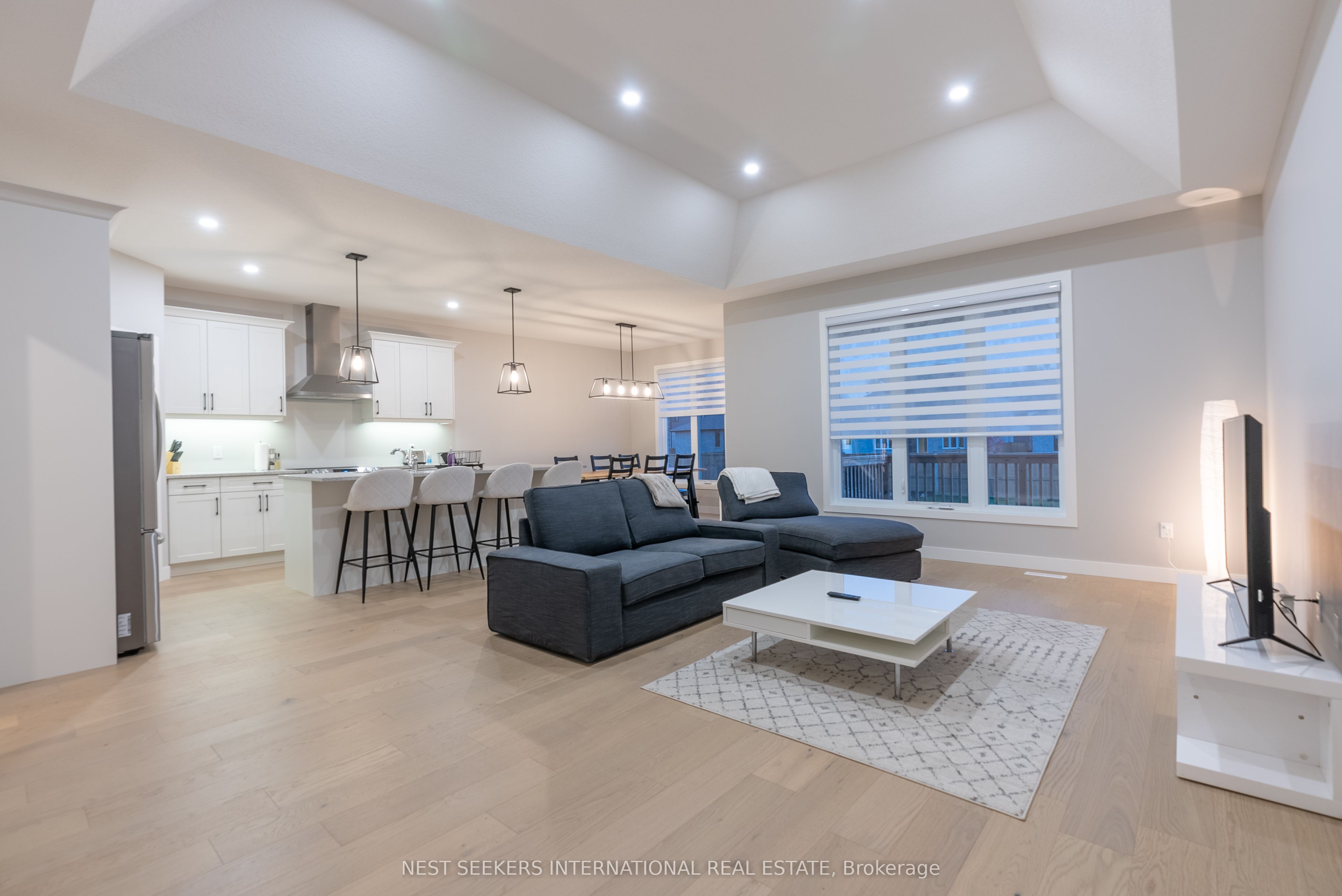 144 Foxborough Place, Thames Centre, ON N0M 2P0 photo 2