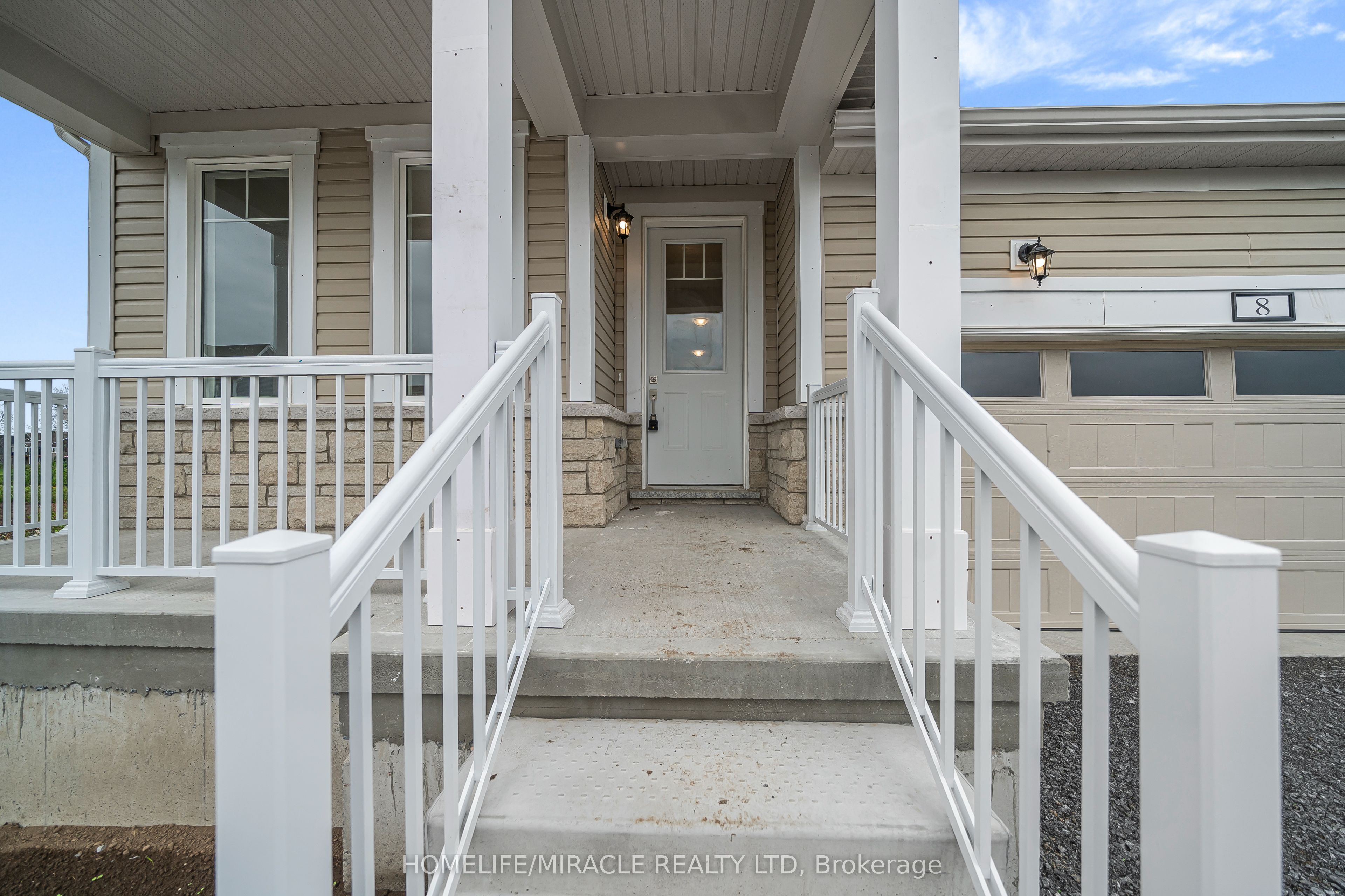 8 Royal Oak Crescent, Loyalist, ON K0H 1G0 photo 4