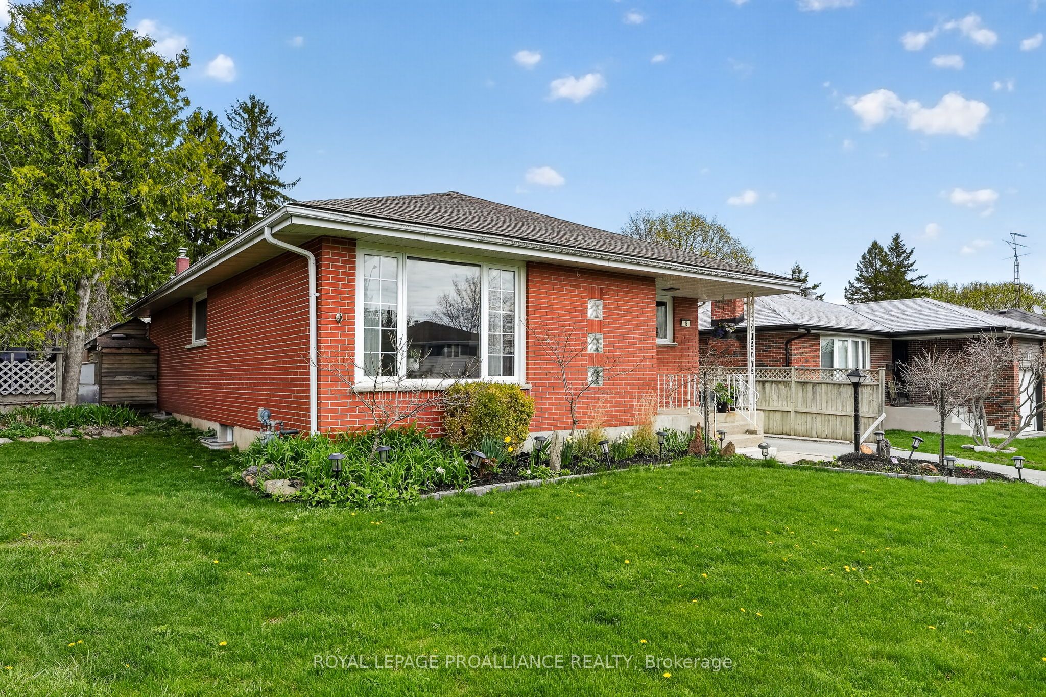 15 Gearin Street, Quinte West, ON K8V 3Y2 photo 3