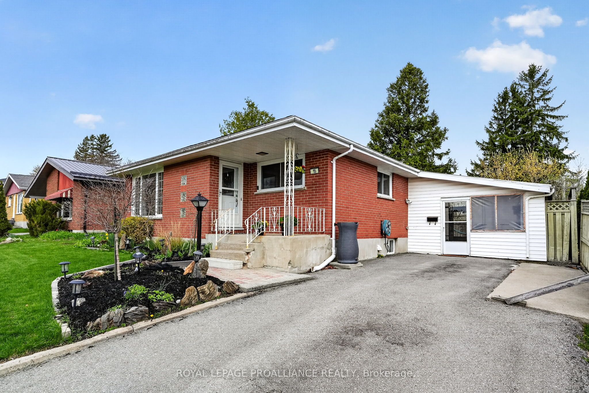 15 Gearin Street, Quinte West, ON K8V 3Y2 photo 4