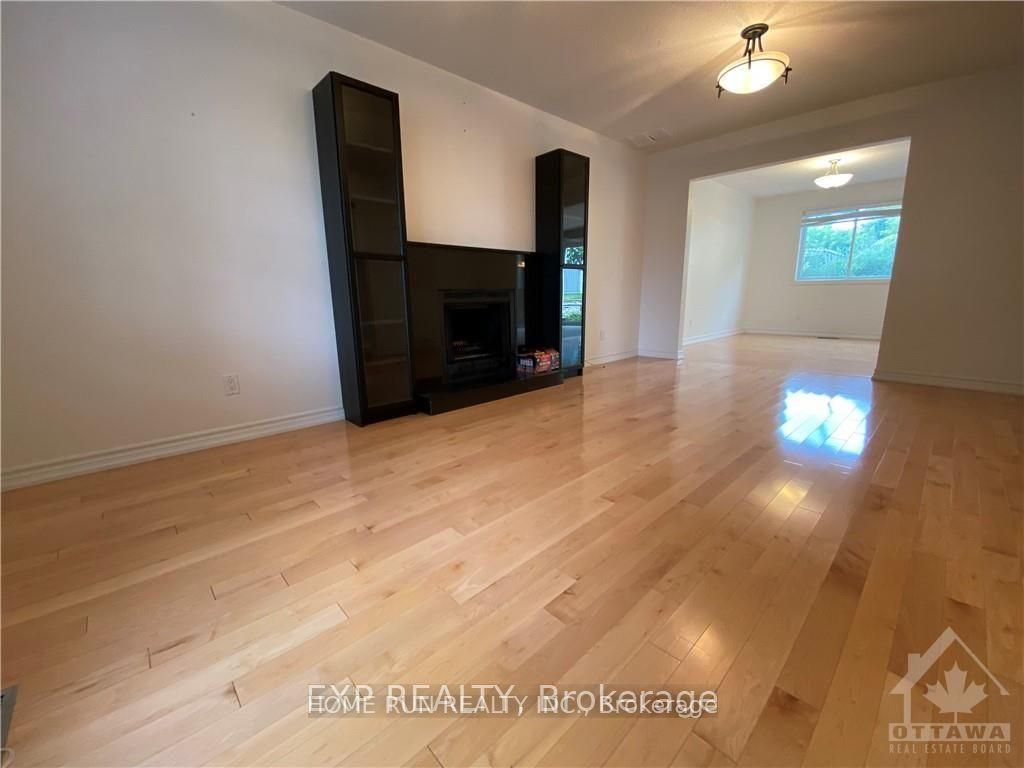 34 BROCKINGTON Crescent, Tanglewood - Grenfell Glen - Pineglen, ON K2G 4K2 photo 3