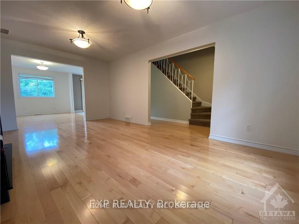 34 BROCKINGTON Crescent, Tanglewood - Grenfell Glen - Pineglen, ON K2G 4K2 photo 4