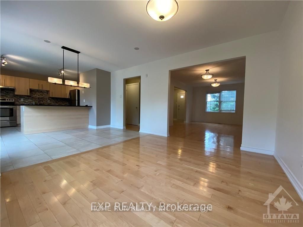 34 BROCKINGTON Crescent, Tanglewood - Grenfell Glen - Pineglen, ON K2G 4K2 photo 5