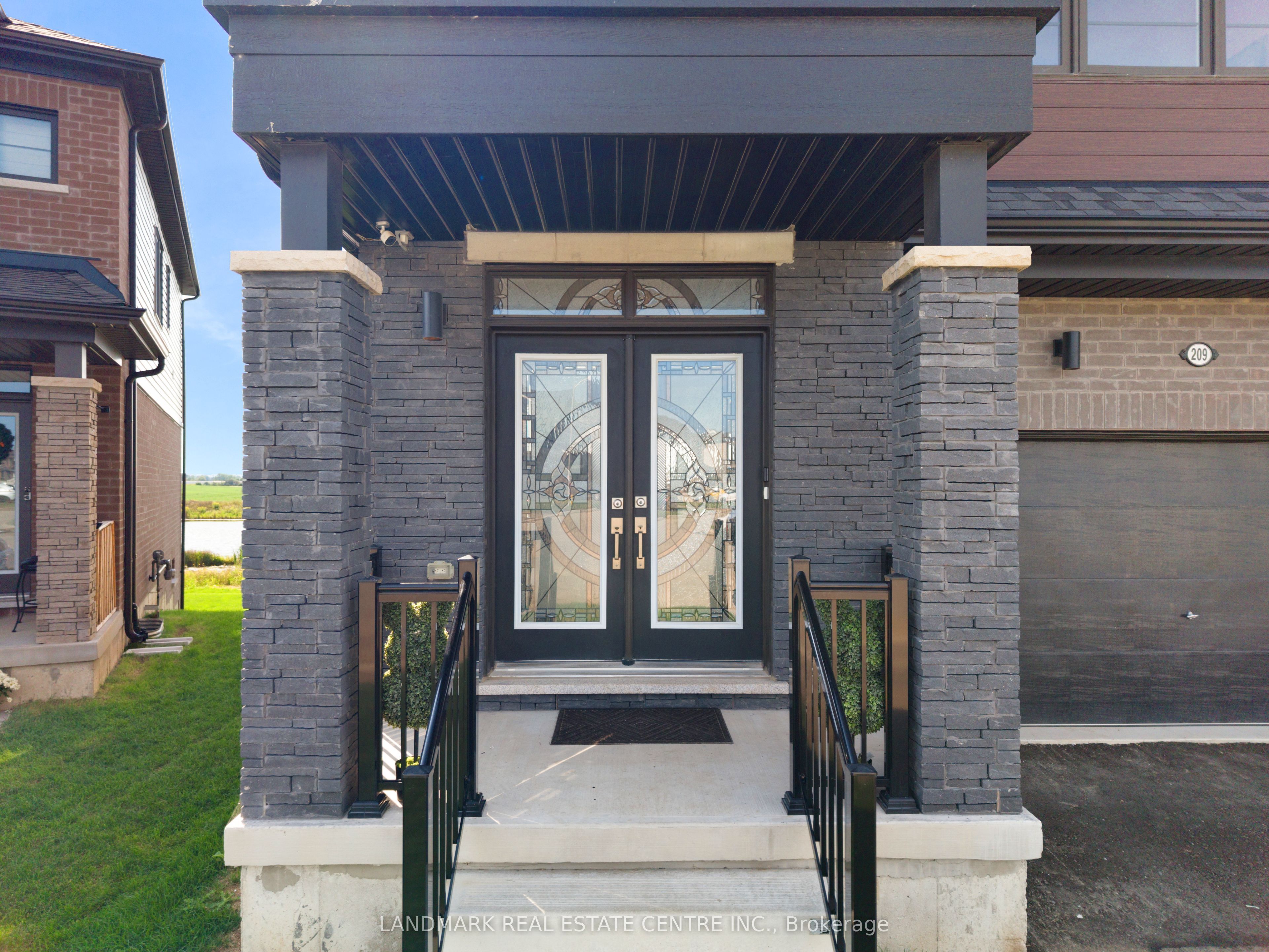 209 Velvet Way, Thorold, ON L2V 0P1 photo 4