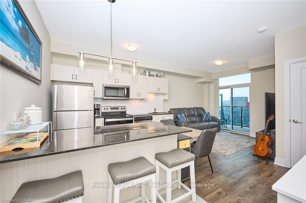 16 Concord Place 803, Grimsby, ON L3M 0J1 photo 3